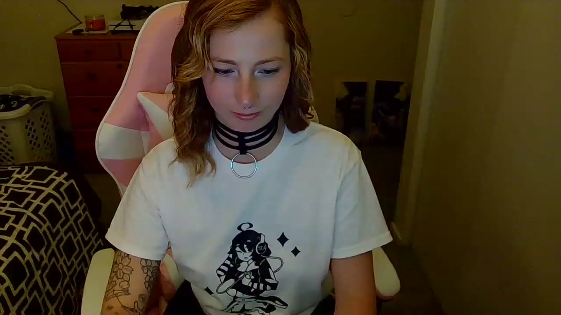 Gallery image thumbnail from Little_Lunar's myfreecams stream on, 12/03/2022, 22:02 image 9 of 20