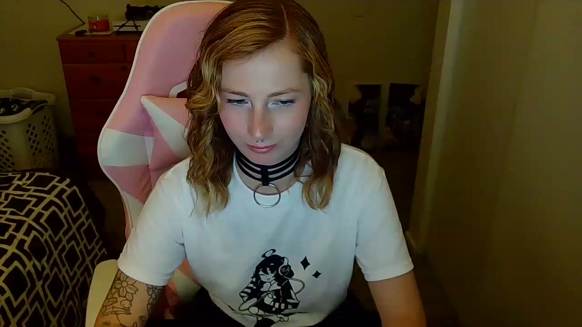 Gallery image thumbnail from Little_Lunar's myfreecams stream on, 12/03/2022, 22:02 image 5 of 20