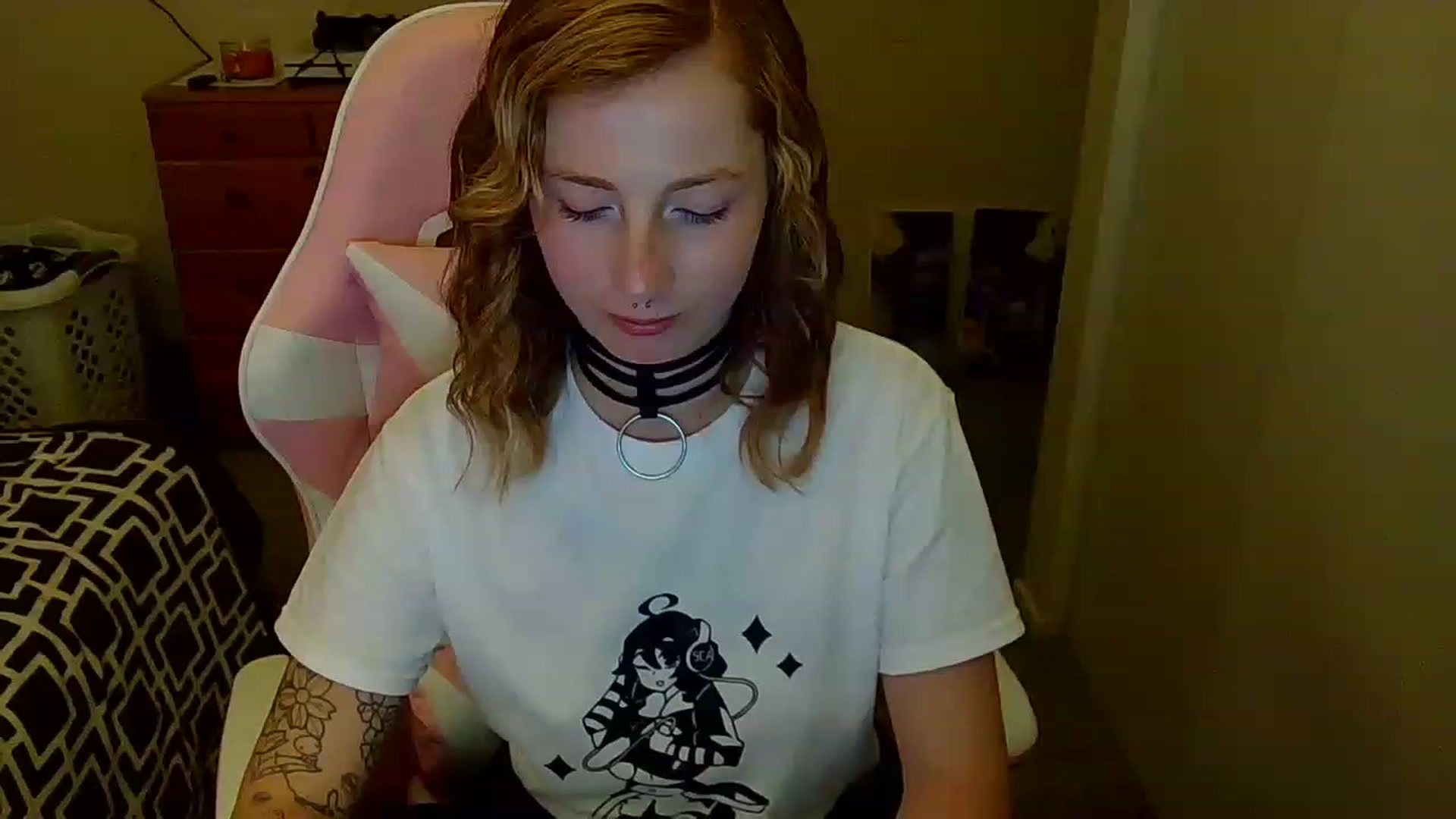 Gallery image thumbnail from Little_Lunar's myfreecams stream on, 12/03/2022, 22:02 image 6 of 20