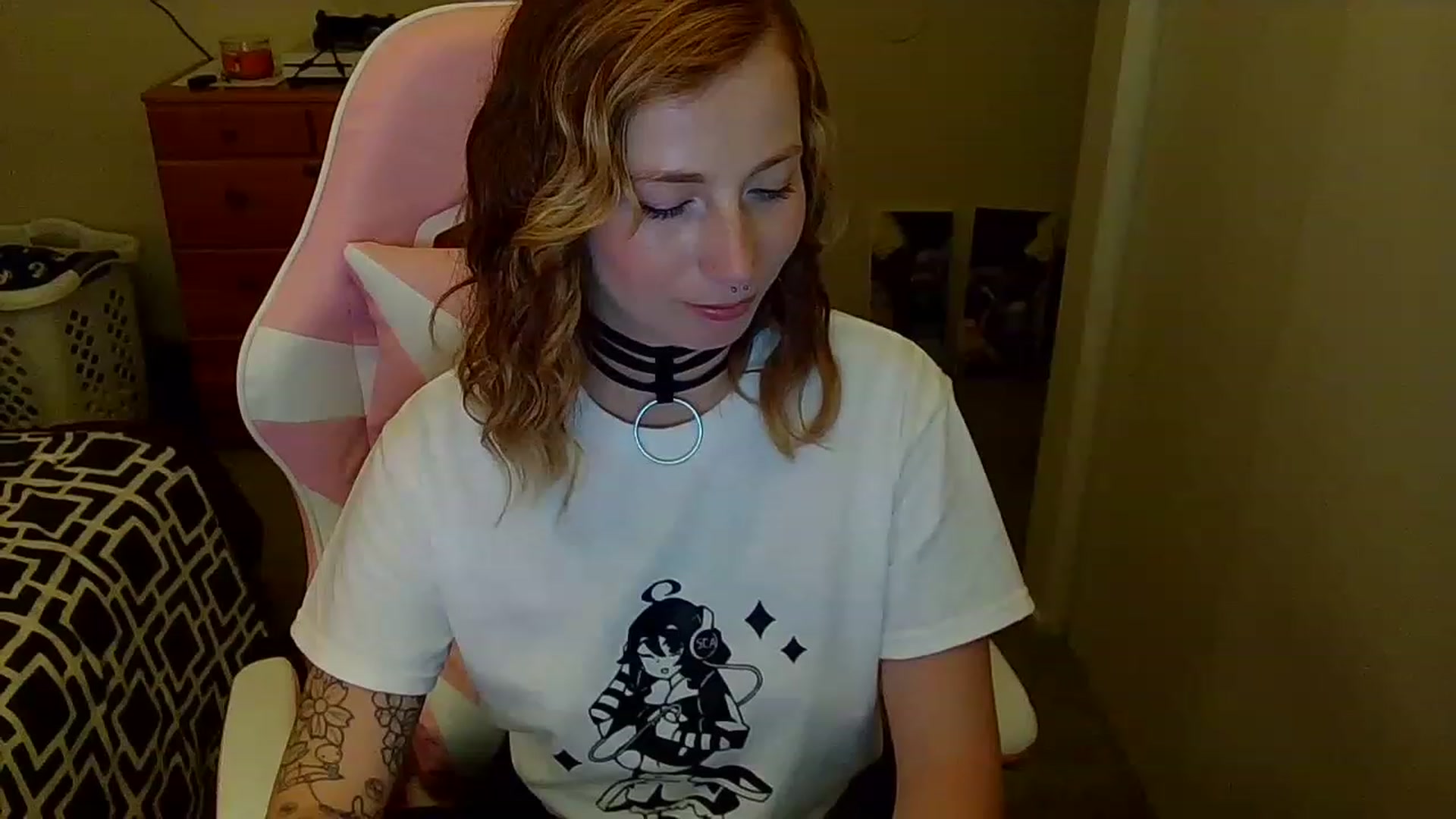 Gallery image thumbnail from Little_Lunar's myfreecams stream on, 12/03/2022, 22:02 image 7 of 20