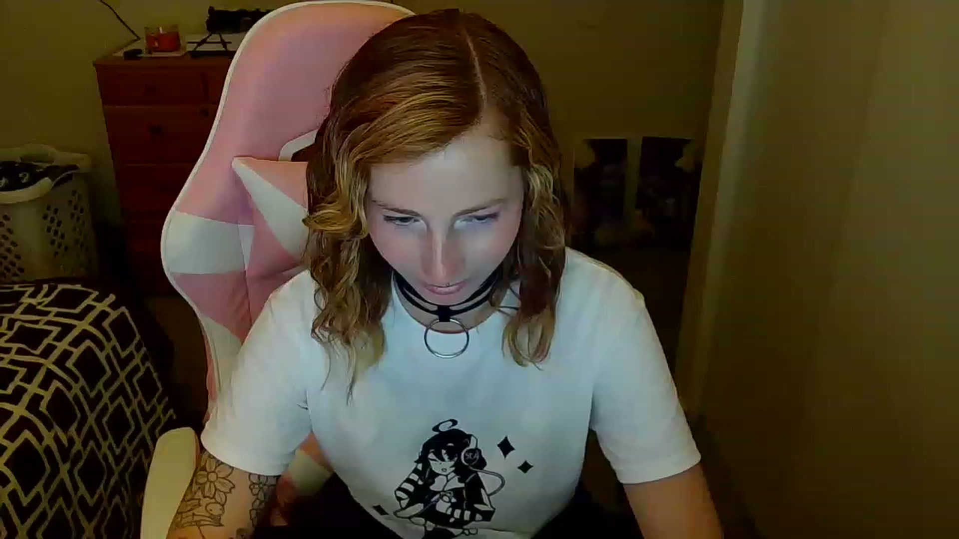Gallery image thumbnail from Little_Lunar's myfreecams stream on, 12/03/2022, 22:02 image 4 of 20