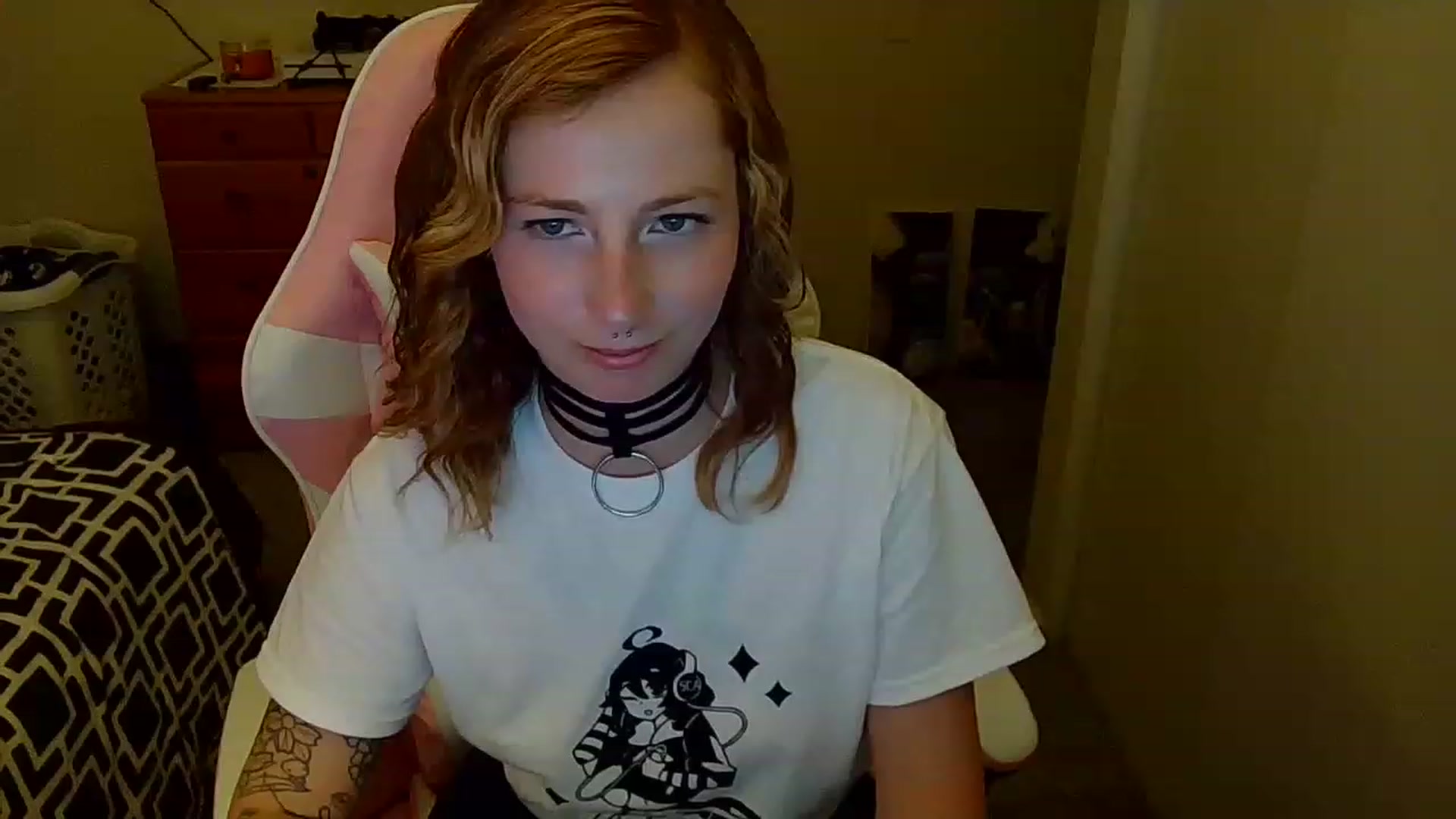 Gallery image thumbnail from Little_Lunar's myfreecams stream on, 12/03/2022, 22:02 image 13 of 20