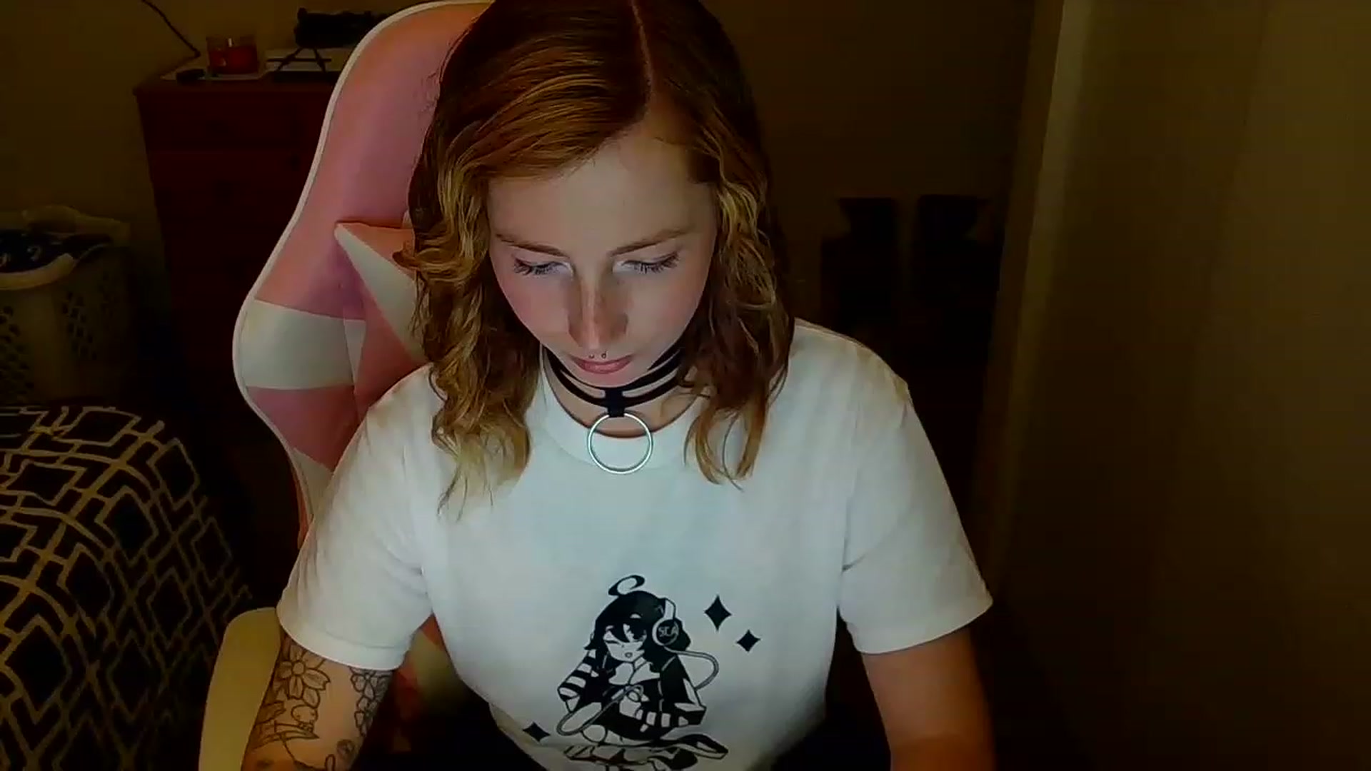 Gallery image thumbnail from Little_Lunar's myfreecams stream on, 12/03/2022, 22:02 image 1 of 20