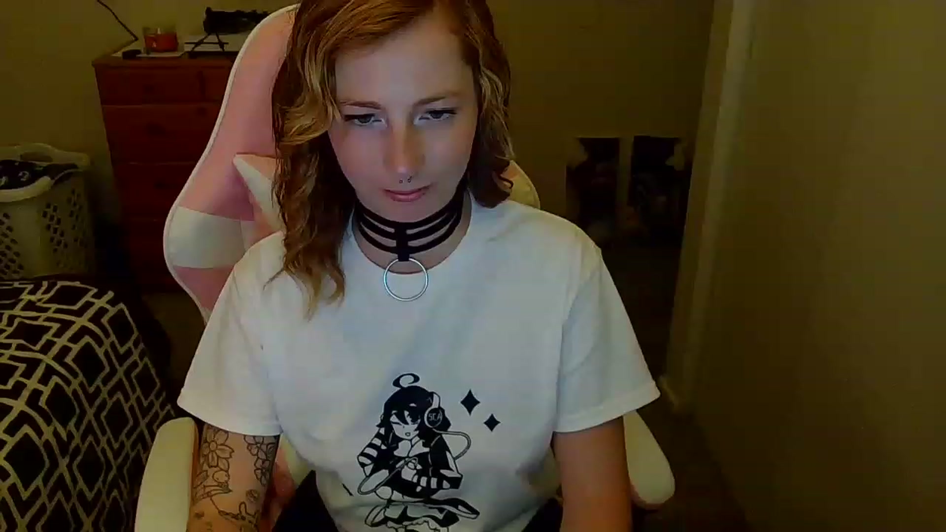Gallery image thumbnail from Little_Lunar's myfreecams stream on, 12/03/2022, 22:02 image 8 of 20