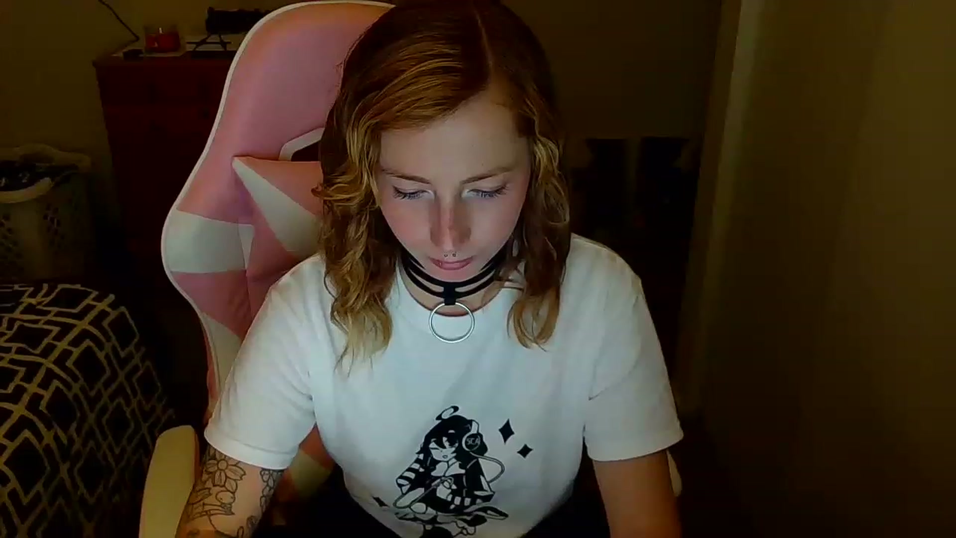 Gallery image thumbnail from Little_Lunar's myfreecams stream on, 12/03/2022, 22:02 image 2 of 20