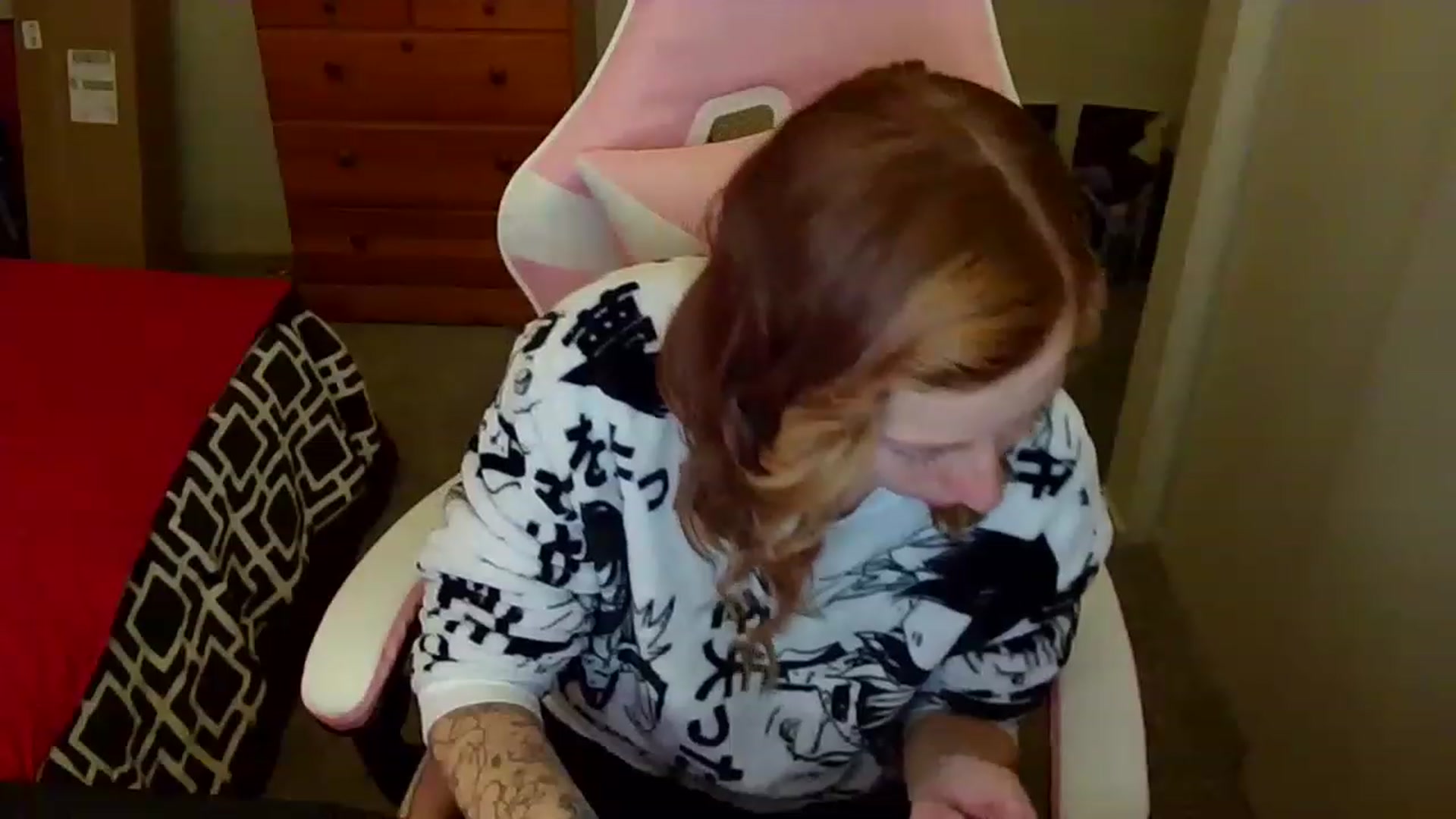 Gallery image thumbnail from Little_Lunar's myfreecams stream on, 12/19/2022, 24:50 image 4 of 20