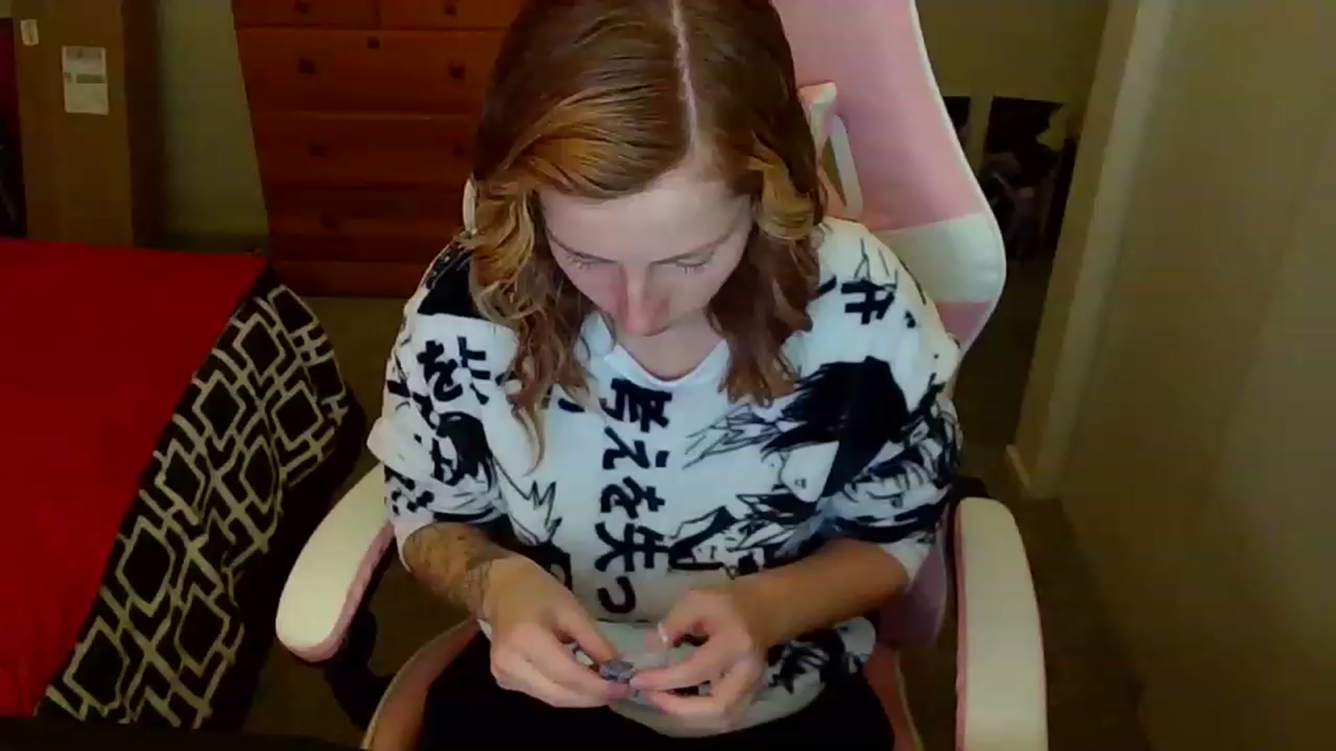 Gallery image thumbnail from Little_Lunar's myfreecams stream on, 12/19/2022, 24:50 image 1 of 20