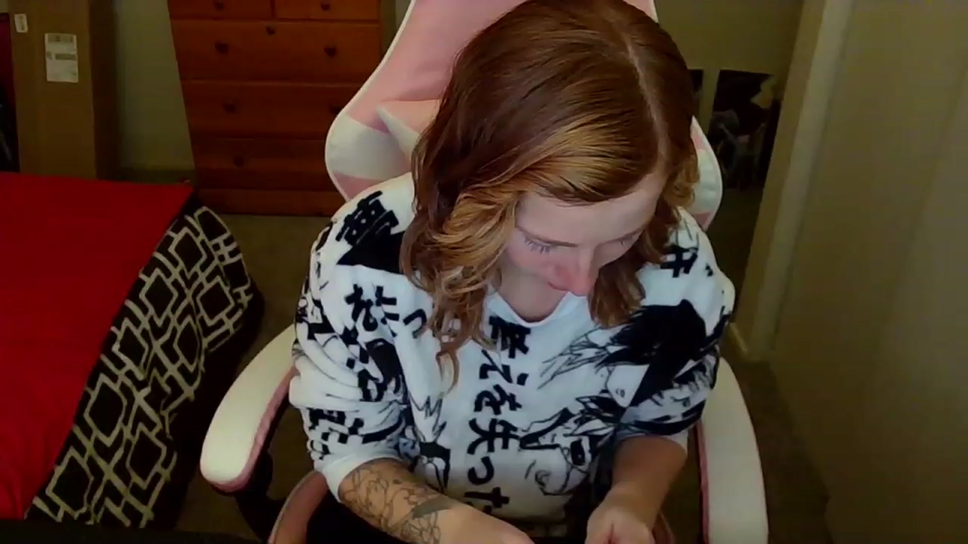 Gallery image thumbnail from Little_Lunar's myfreecams stream on, 12/19/2022, 24:50 image 3 of 20