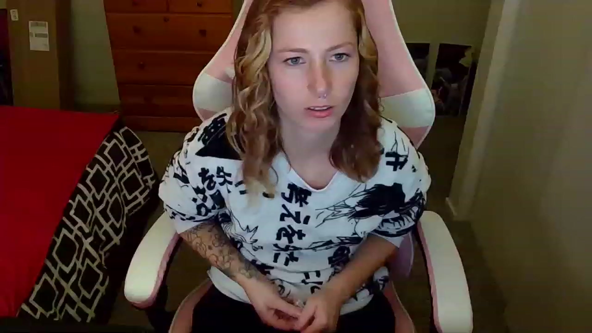 Gallery image thumbnail from Little_Lunar's myfreecams stream on, 12/19/2022, 24:50 image 8 of 20