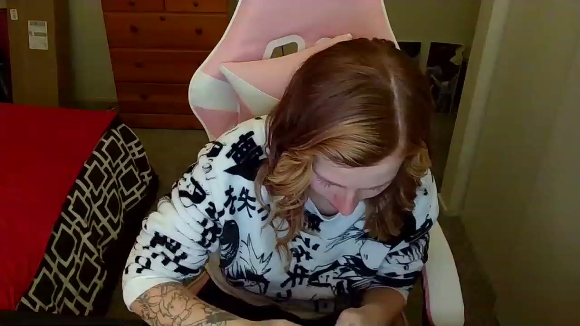 Gallery image thumbnail from Little_Lunar's myfreecams stream on, 12/19/2022, 24:50 image 10 of 20