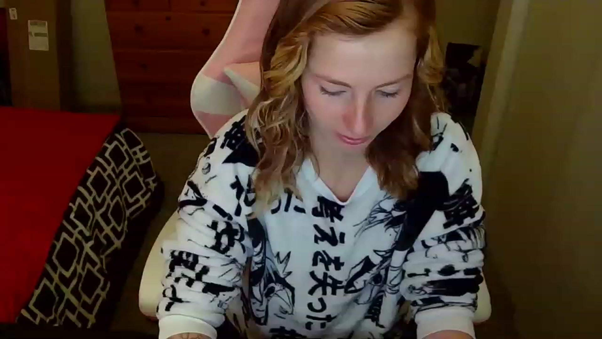 Gallery image thumbnail from Little_Lunar's myfreecams stream on, 12/19/2022, 24:50 image 19 of 20