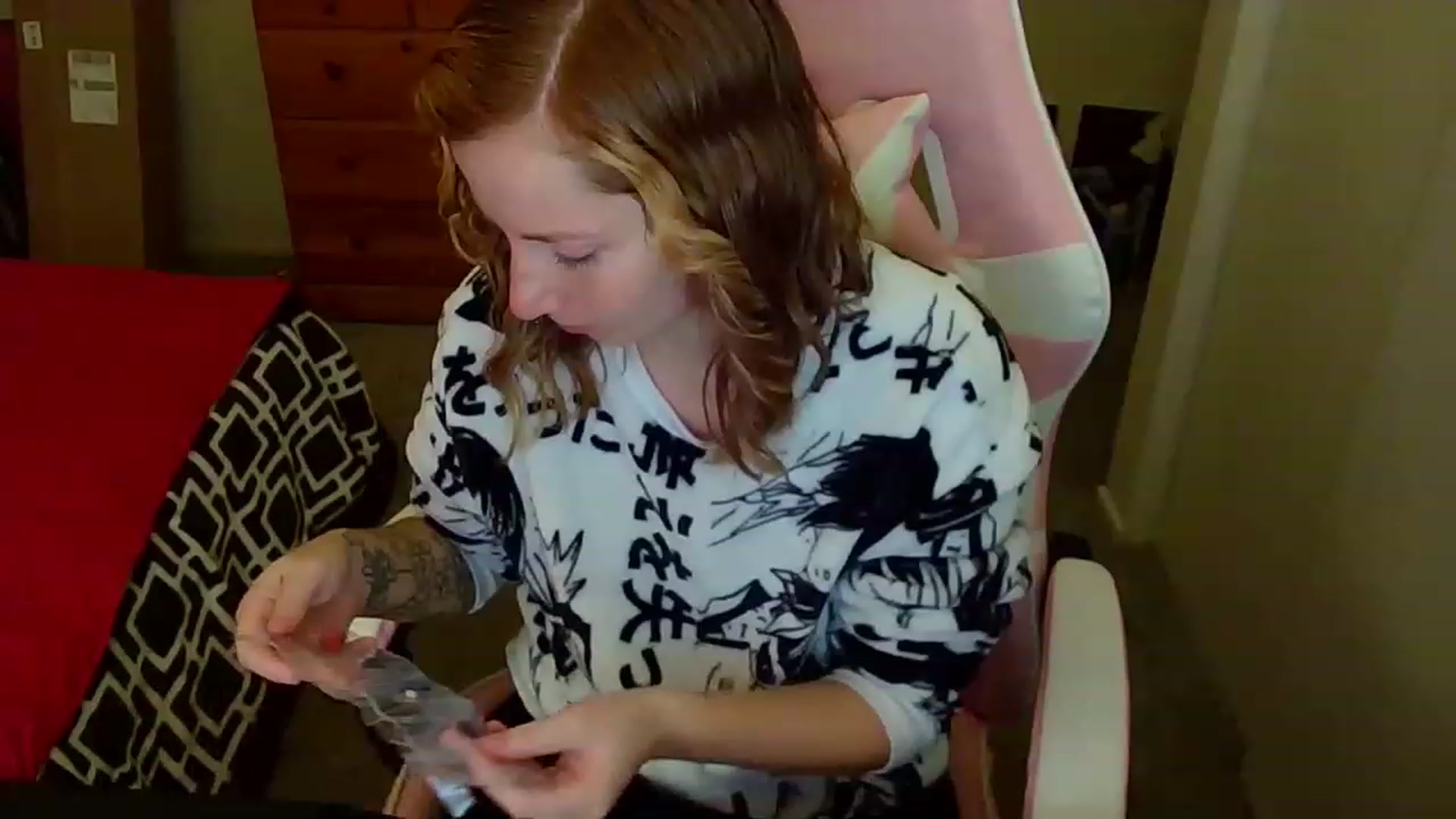Gallery image thumbnail from Little_Lunar's myfreecams stream on, 12/19/2022, 24:50 image 5 of 20