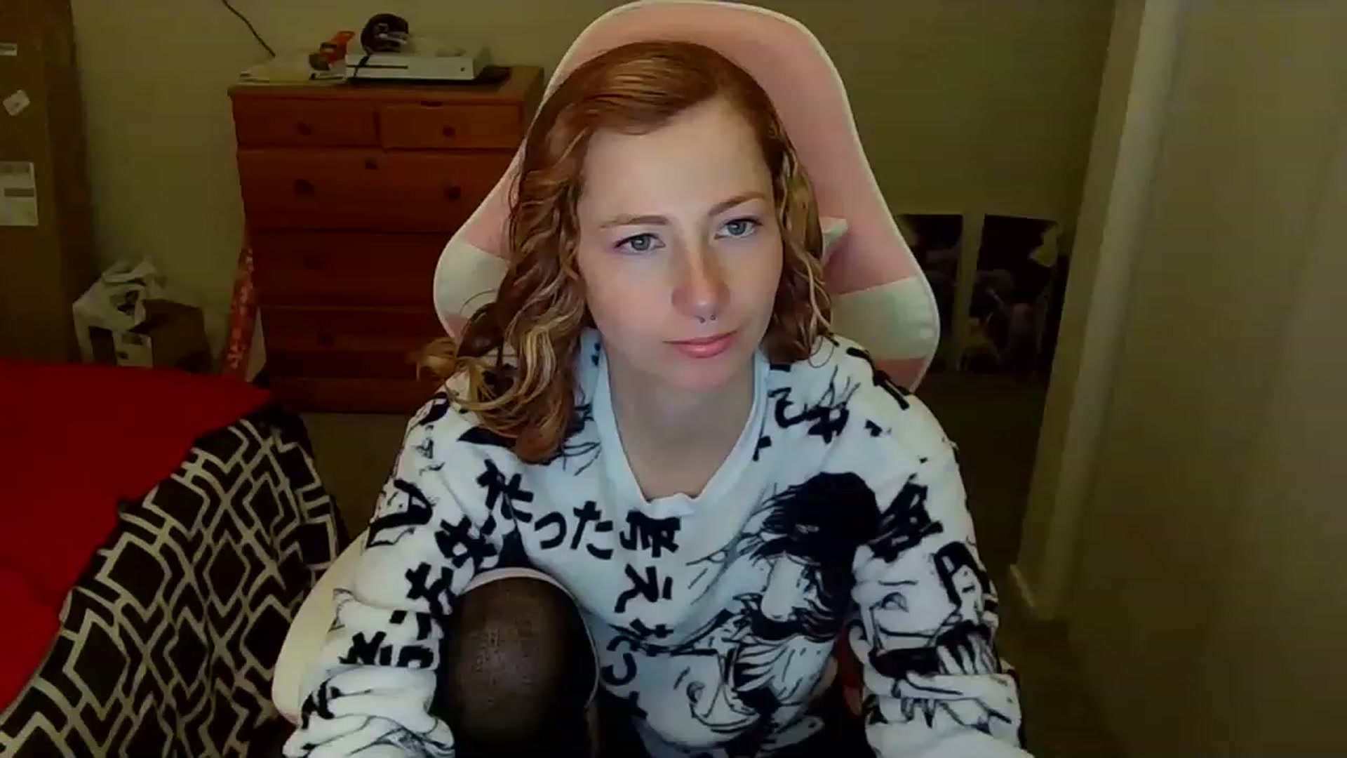 Gallery image thumbnail from Little_Lunar's myfreecams stream on, 12/24/2022, 14:08 image 8 of 20