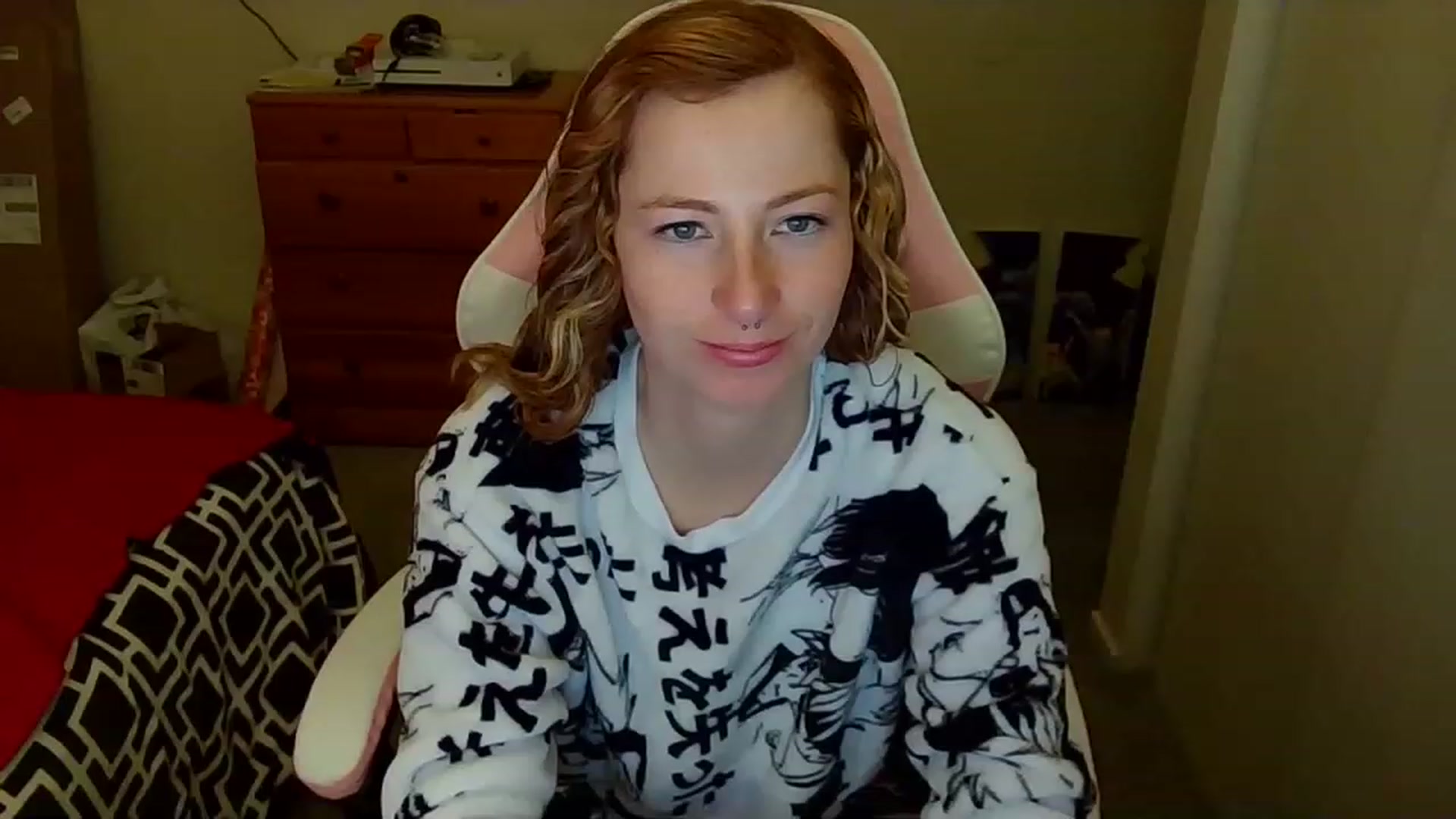 Gallery image thumbnail from Little_Lunar's myfreecams stream on, 12/24/2022, 14:08 image 6 of 20