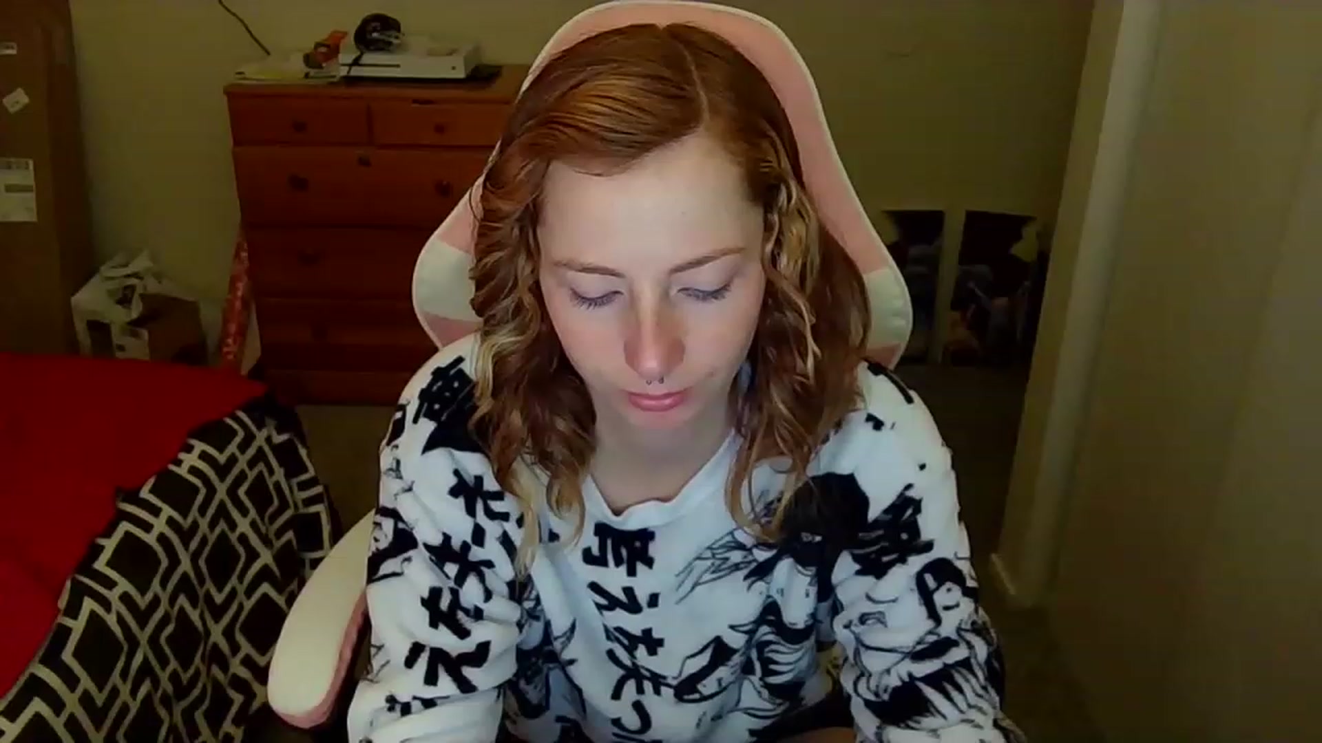 Gallery image thumbnail from Little_Lunar's myfreecams stream on, 12/24/2022, 14:08 image 3 of 20