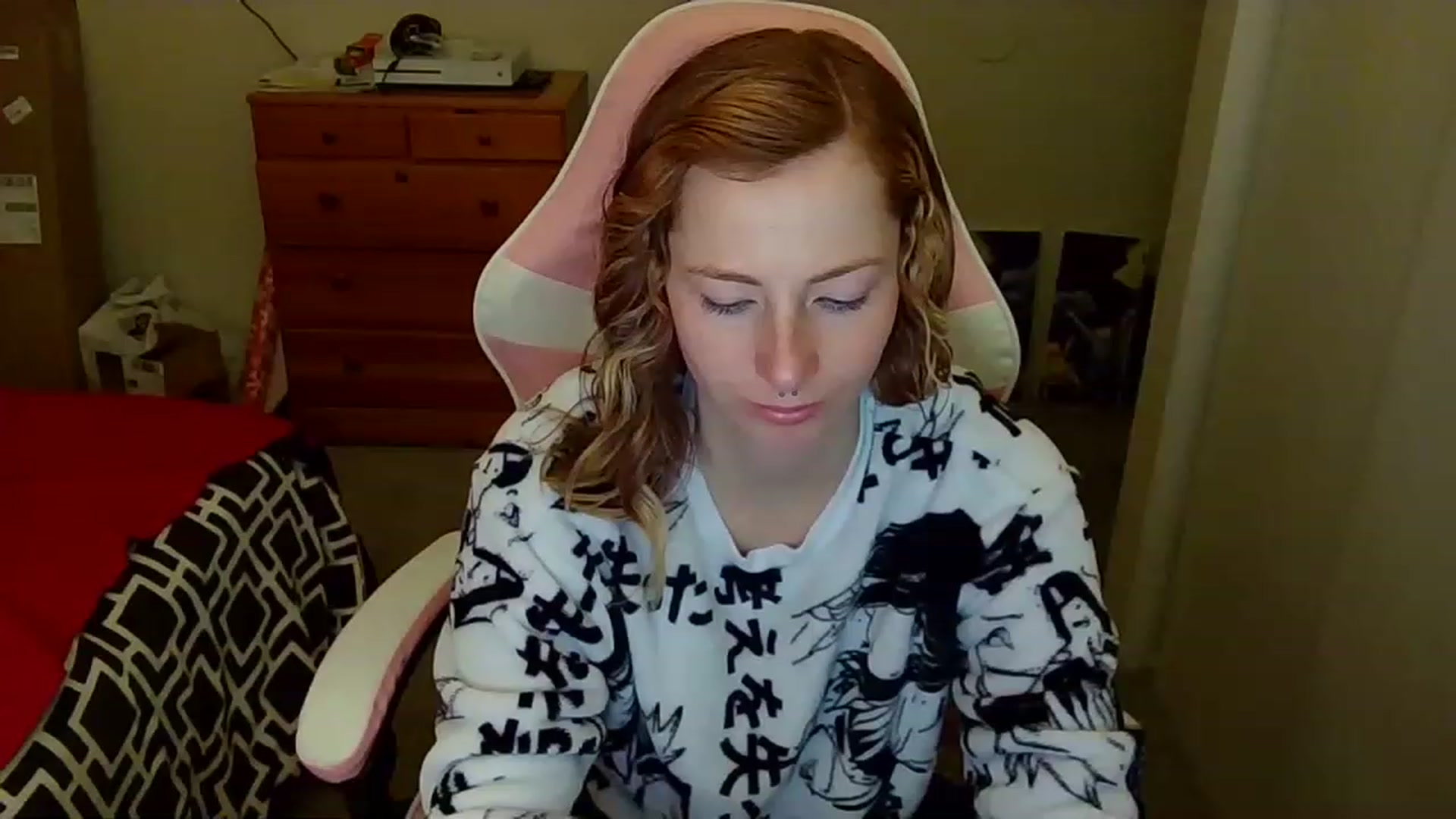 Gallery image thumbnail from Little_Lunar's myfreecams stream on, 12/24/2022, 14:08 image 15 of 20