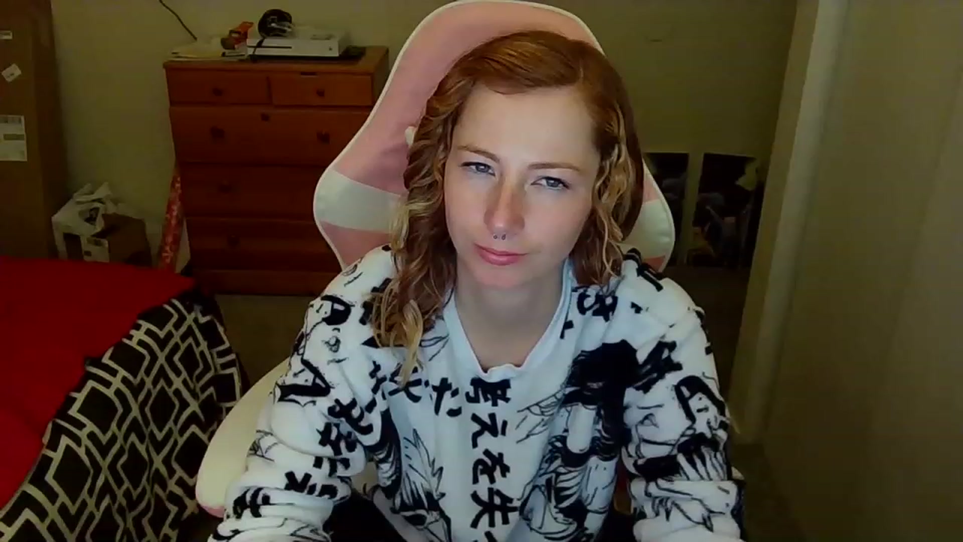 Gallery image thumbnail from Little_Lunar's myfreecams stream on, 12/24/2022, 14:08 image 19 of 20