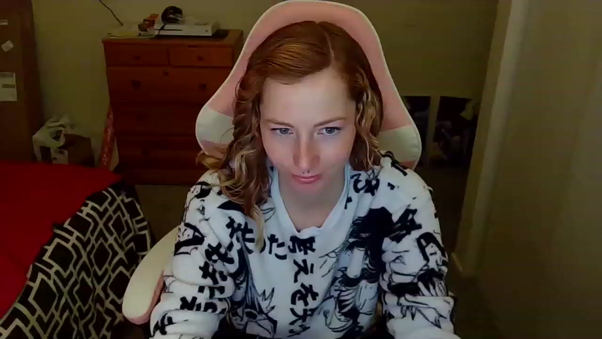 Gallery image thumbnail from Little_Lunar's myfreecams stream on, 12/24/2022, 14:08 image 12 of 20