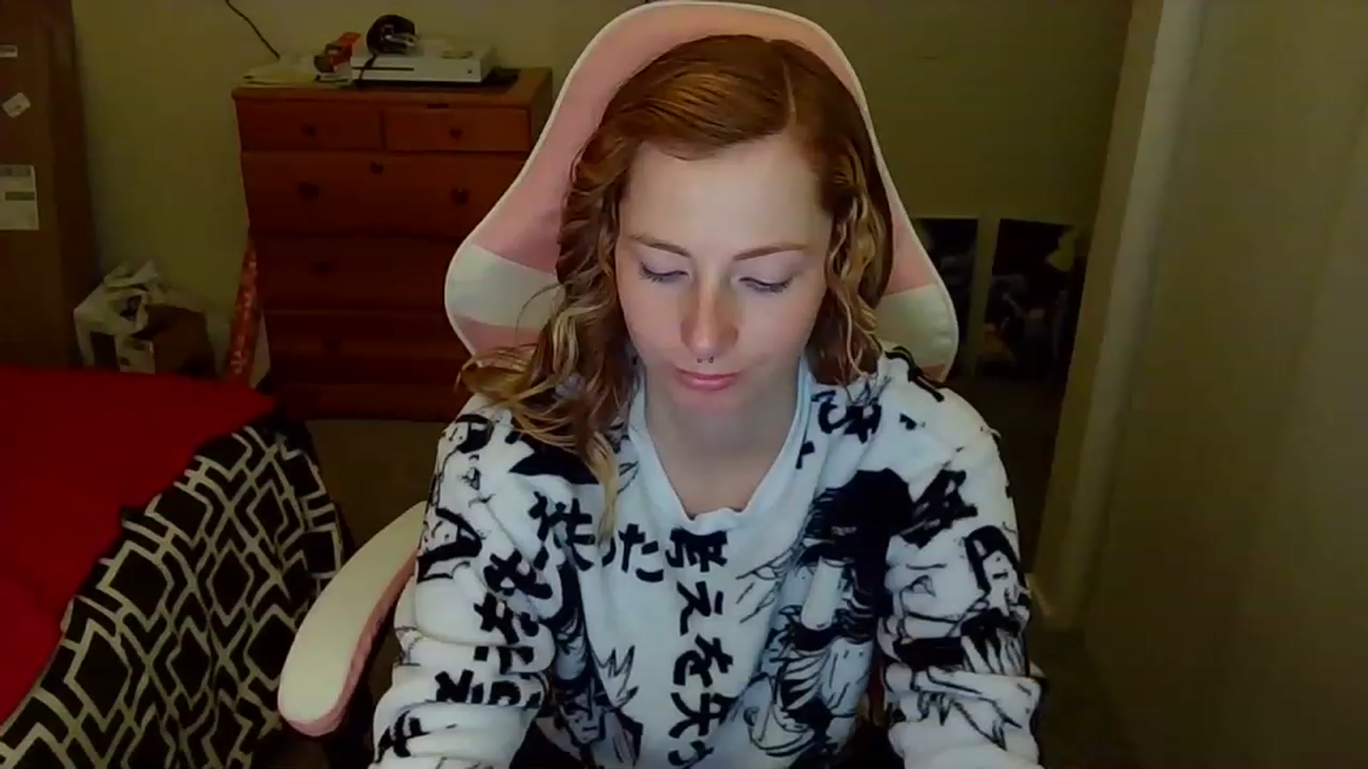 Gallery image thumbnail from Little_Lunar's myfreecams stream on, 12/24/2022, 14:08 image 13 of 20