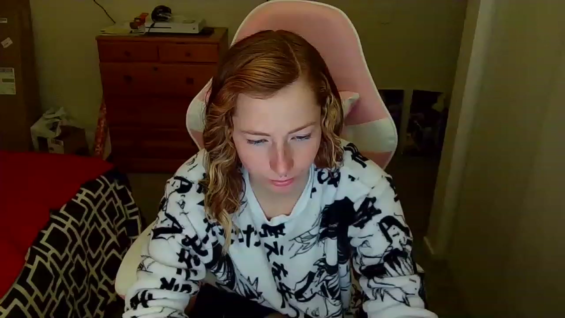 Gallery image thumbnail from Little_Lunar's myfreecams stream on, 12/24/2022, 14:08 image 20 of 20