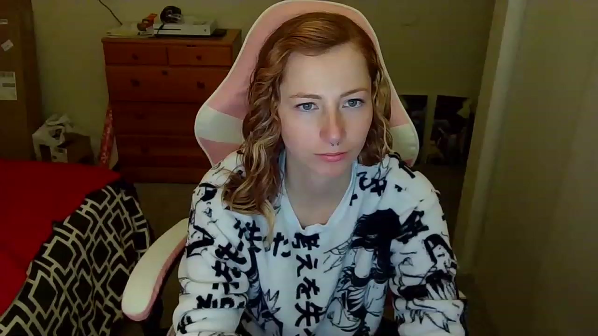 Gallery image thumbnail from Little_Lunar's myfreecams stream on, 12/24/2022, 14:08 image 16 of 20