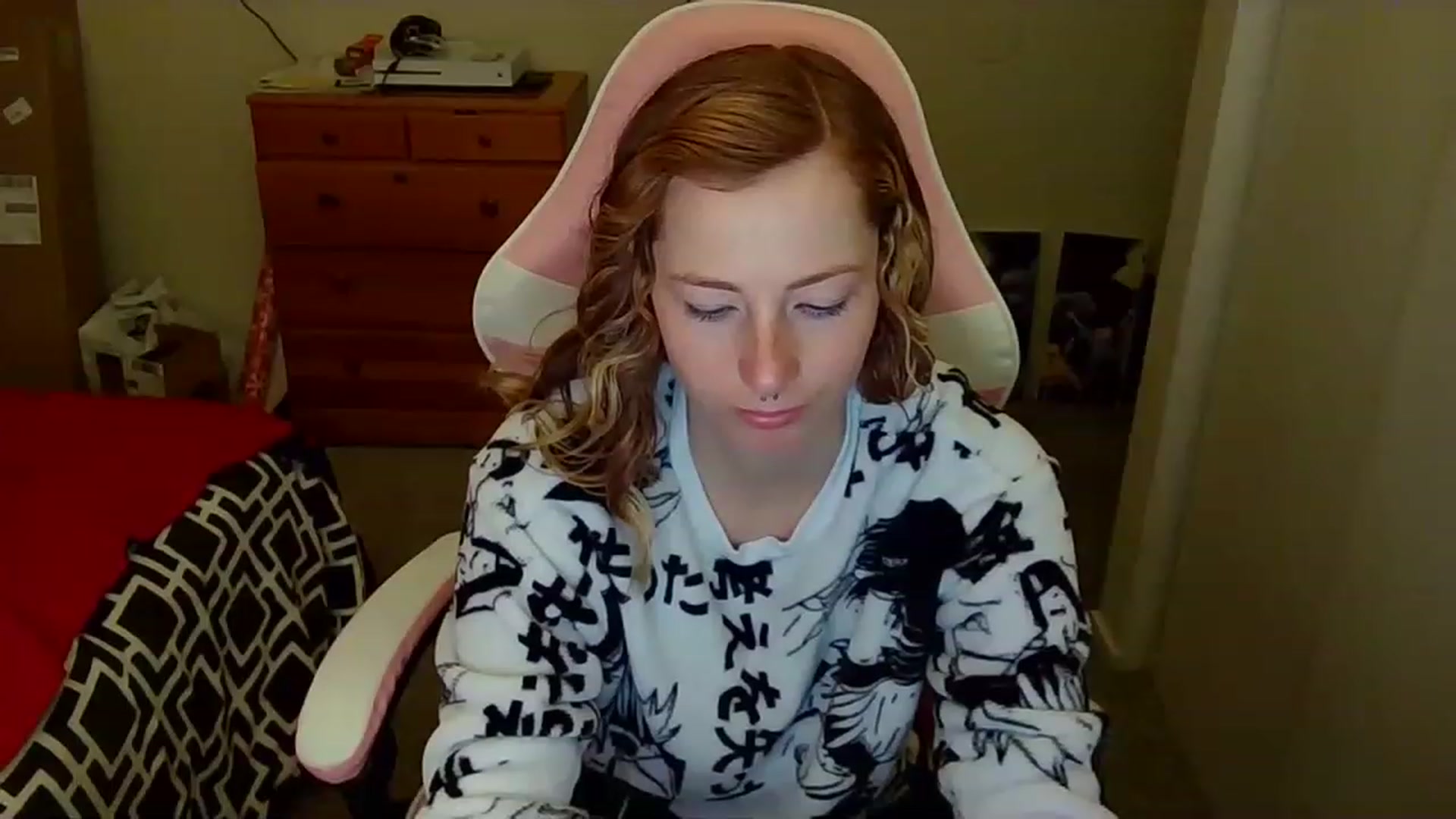 Gallery image thumbnail from Little_Lunar's myfreecams stream on, 12/24/2022, 14:08 image 11 of 20
