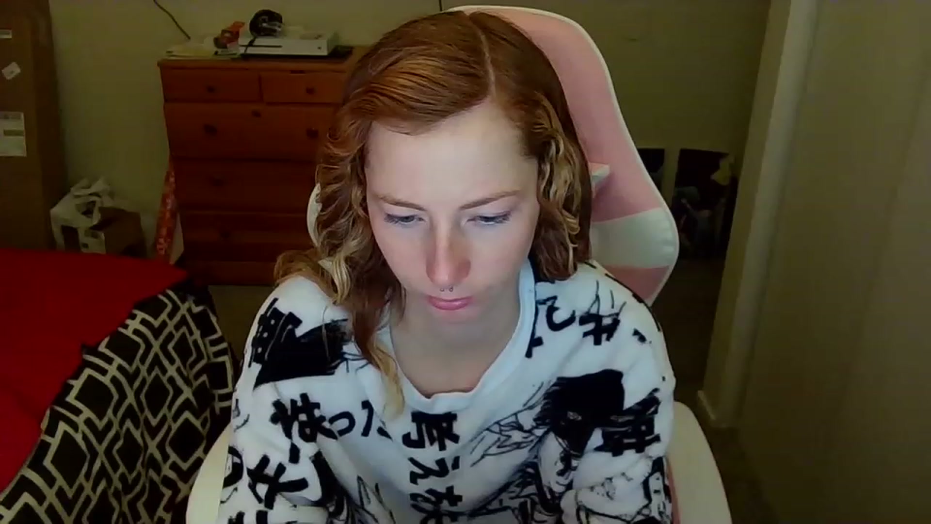 Gallery image thumbnail from Little_Lunar's myfreecams stream on, 12/24/2022, 14:08 image 1 of 20