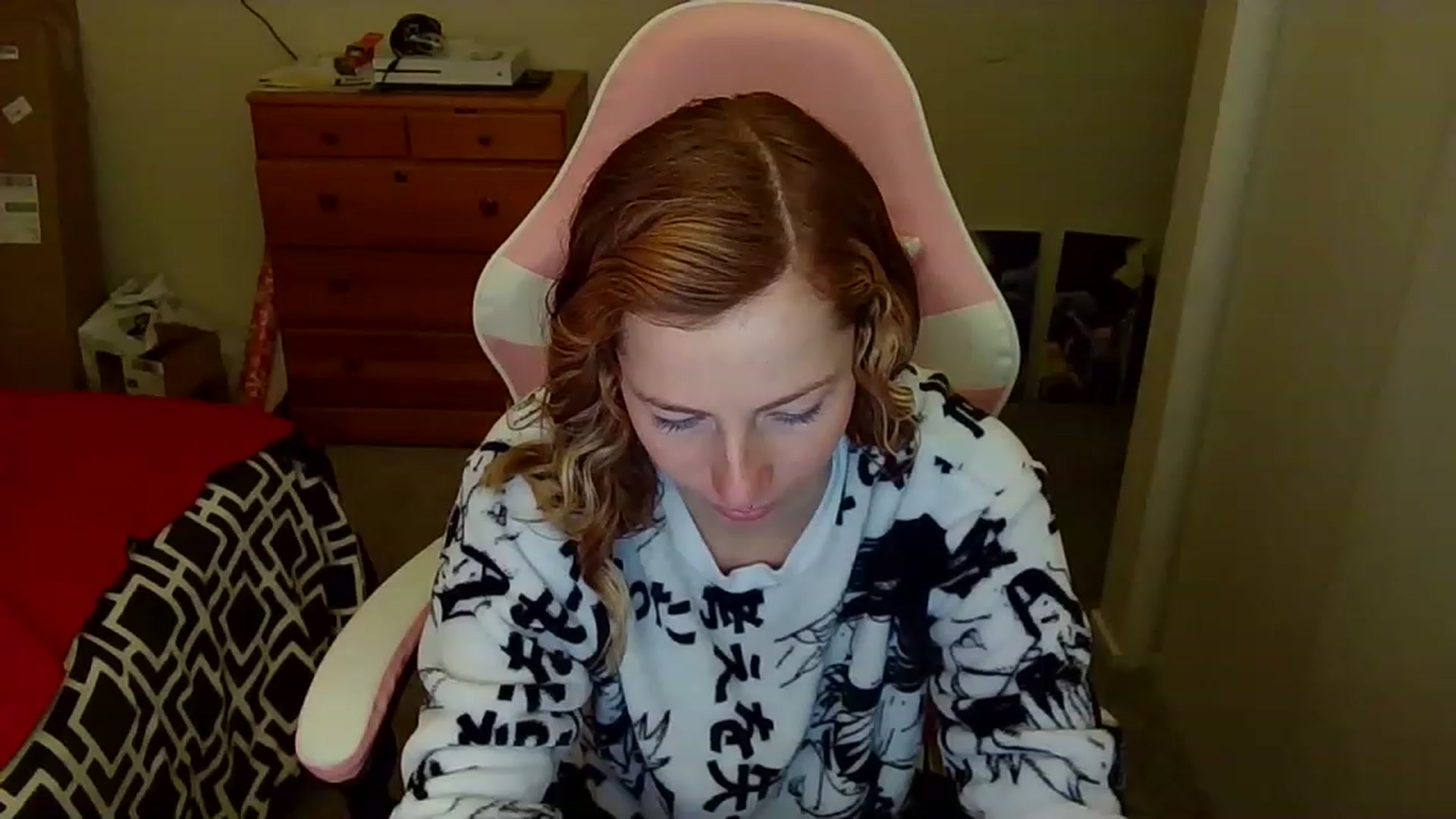 Gallery image thumbnail from Little_Lunar's myfreecams stream on, 12/24/2022, 14:08 image 14 of 20