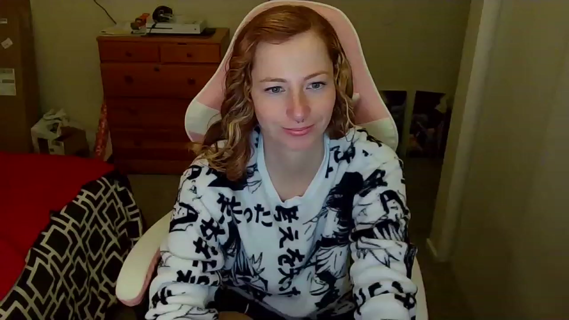 Gallery image thumbnail from Little_Lunar's myfreecams stream on, 12/24/2022, 14:08 image 9 of 20