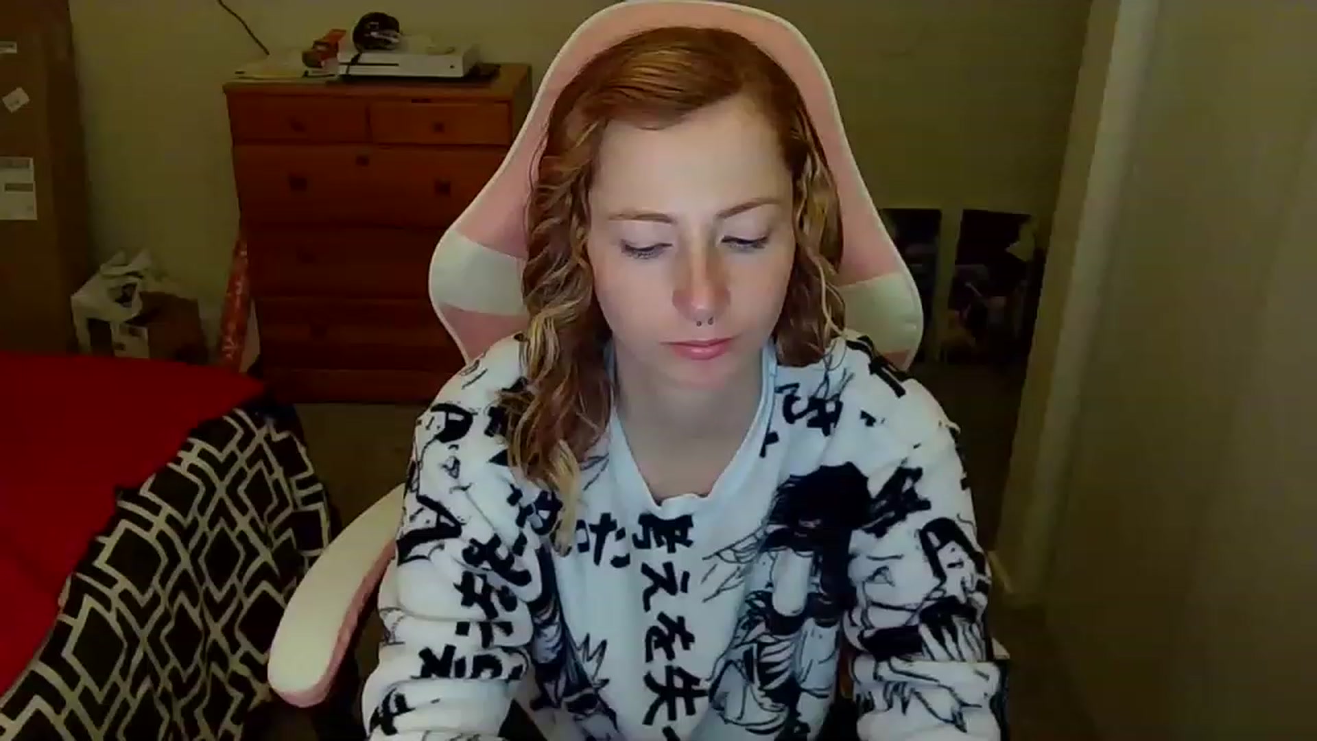 Gallery image thumbnail from Little_Lunar's myfreecams stream on, 12/24/2022, 14:08 image 17 of 20
