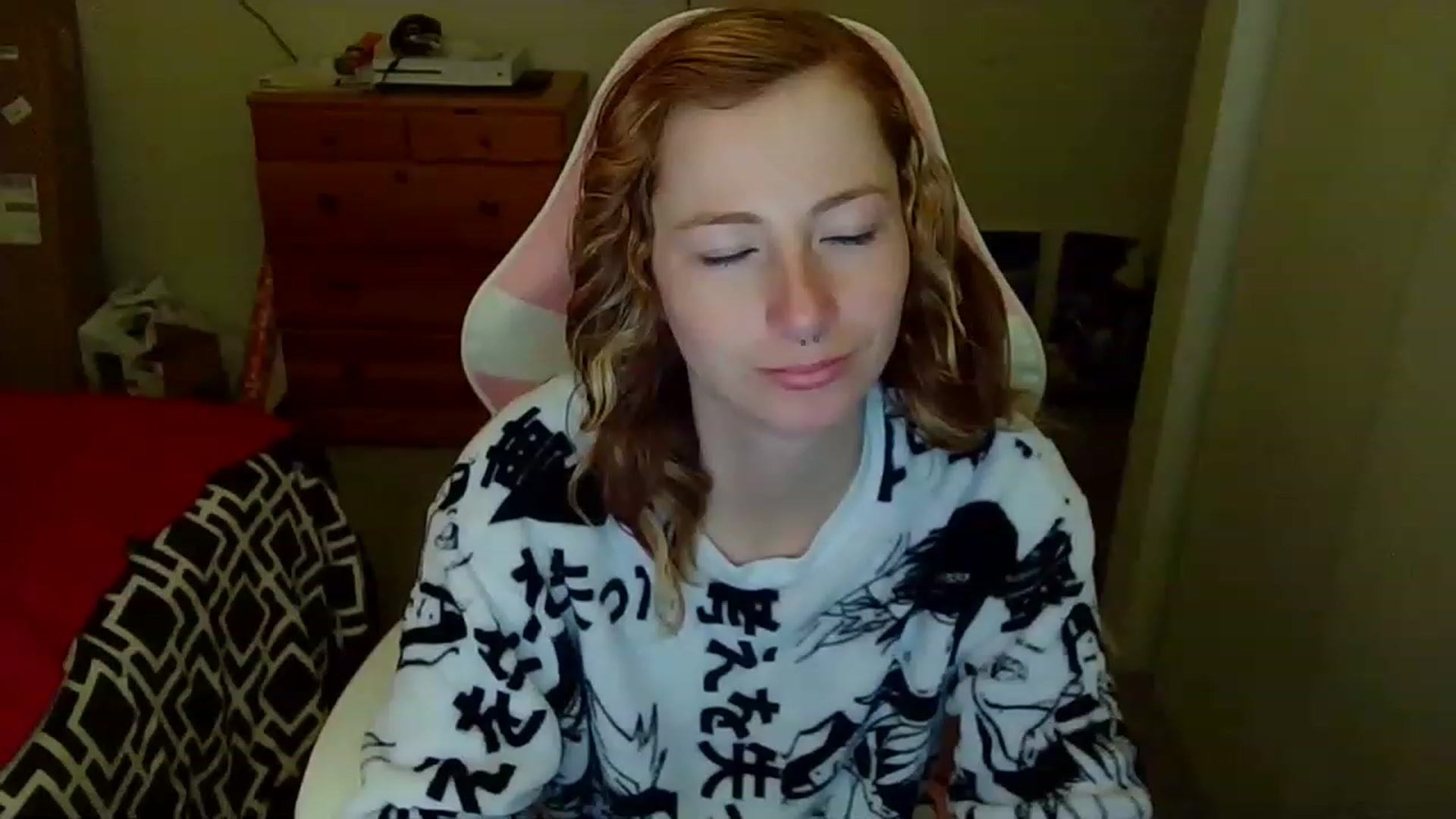 Gallery image thumbnail from Little_Lunar's myfreecams stream on, 12/24/2022, 14:08 image 2 of 20