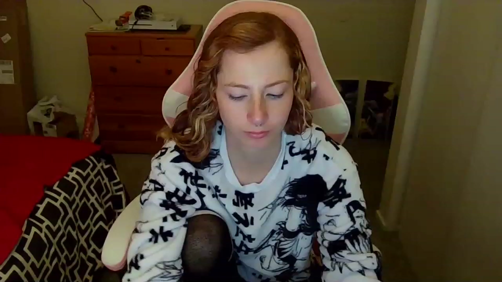 Gallery image thumbnail from Little_Lunar's myfreecams stream on, 12/24/2022, 14:08 image 7 of 20