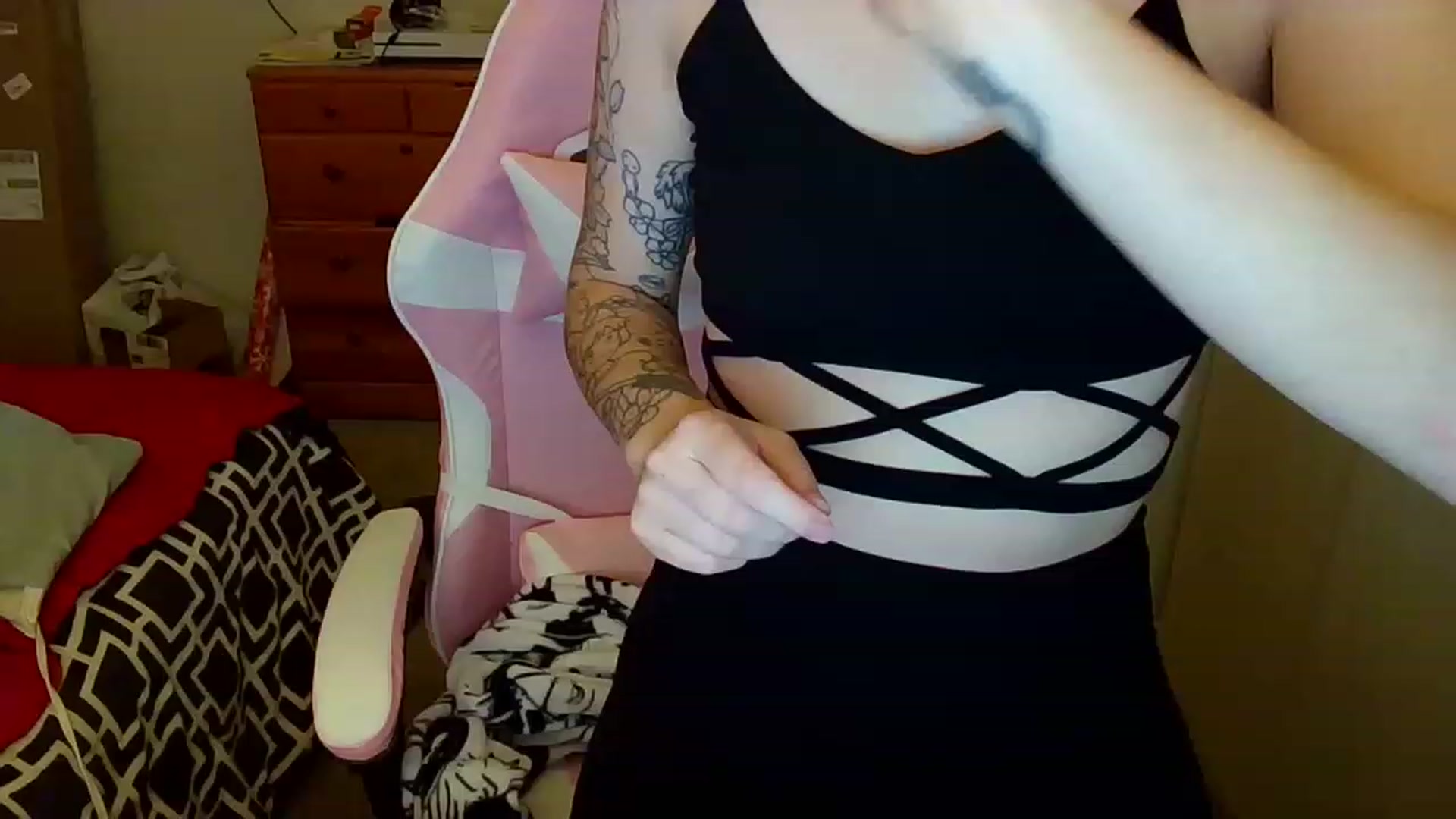 Gallery image thumbnail from Little_Lunar's myfreecams stream on, 12/24/2022, 17:43 image 20 of 20