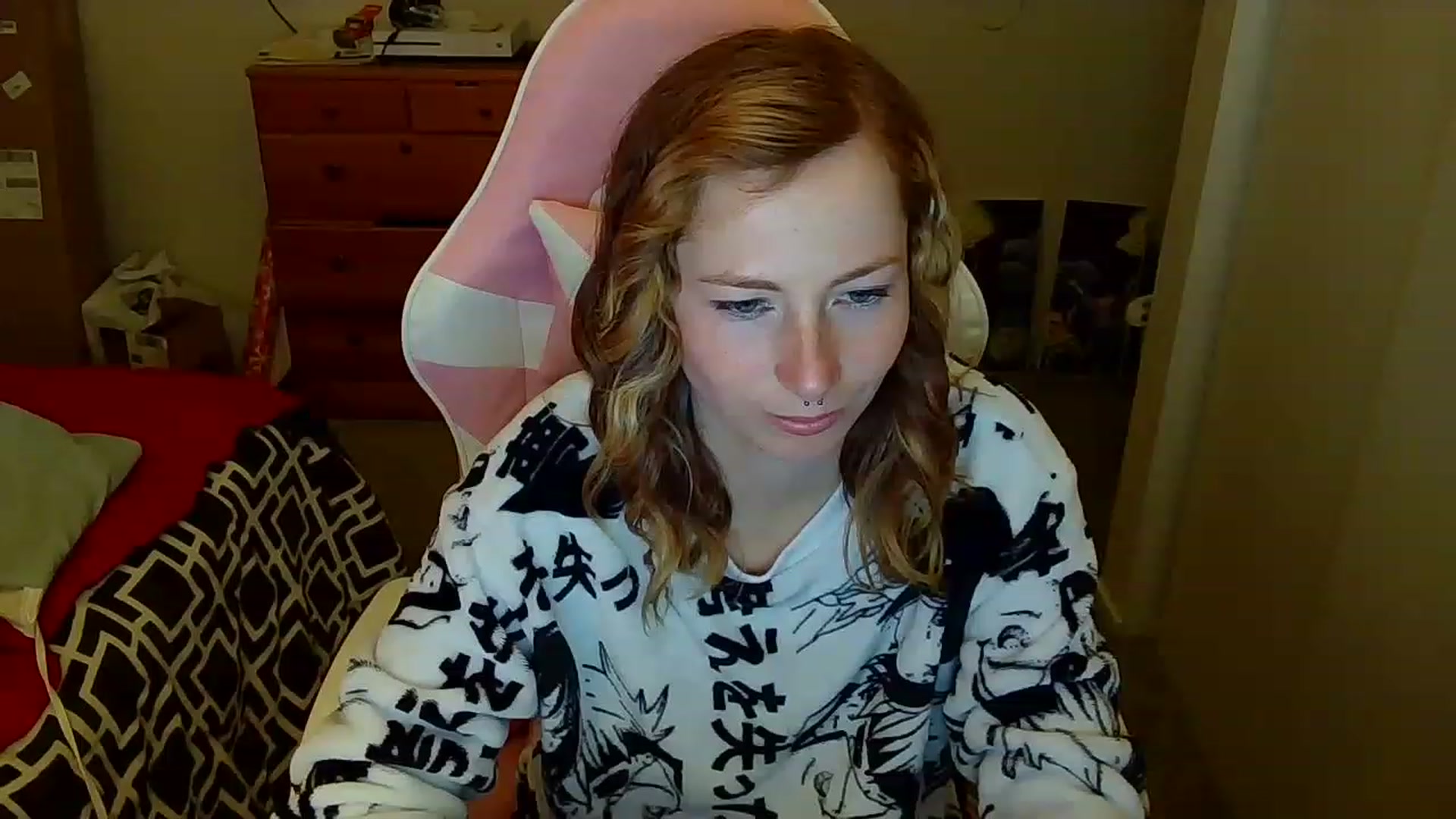 Gallery image thumbnail from Little_Lunar's myfreecams stream on, 12/24/2022, 17:43 image 14 of 20