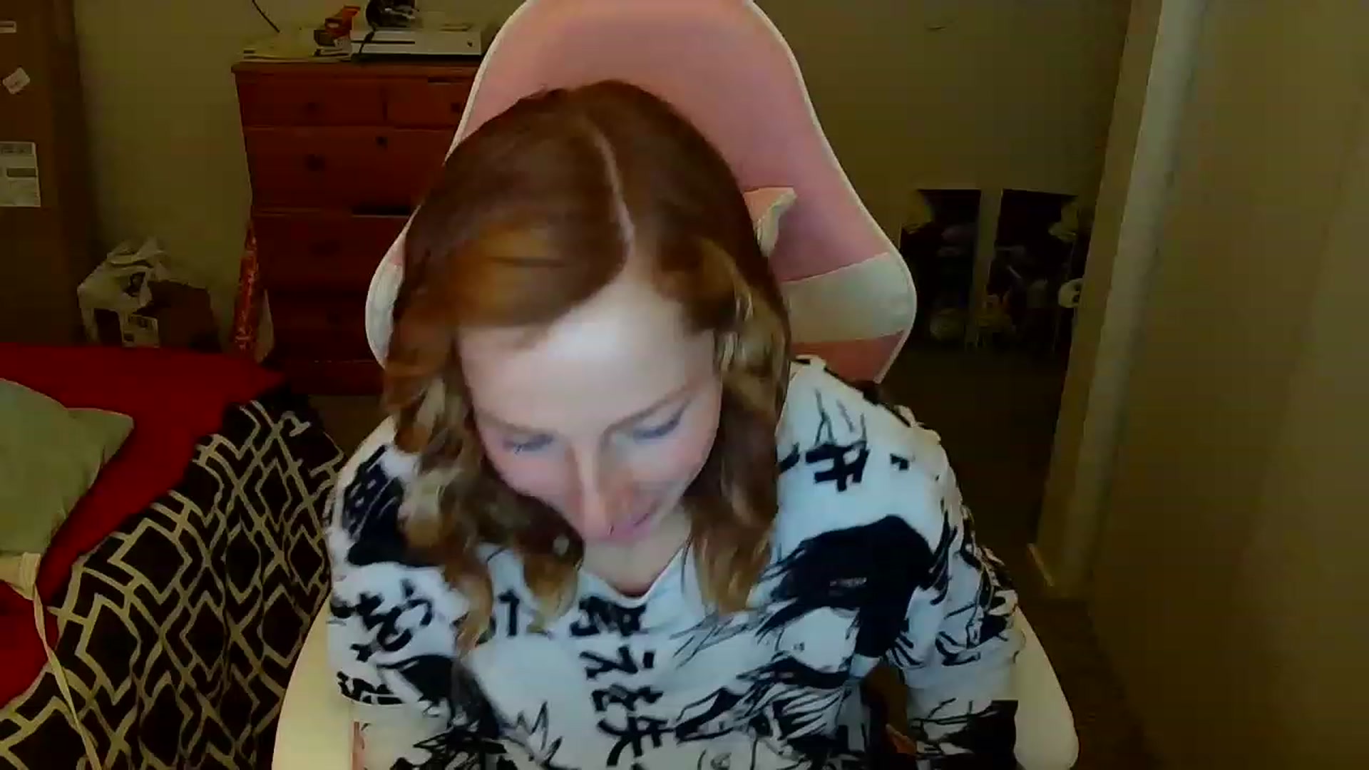 Gallery image thumbnail from Little_Lunar's myfreecams stream on, 12/24/2022, 17:43 image 15 of 20