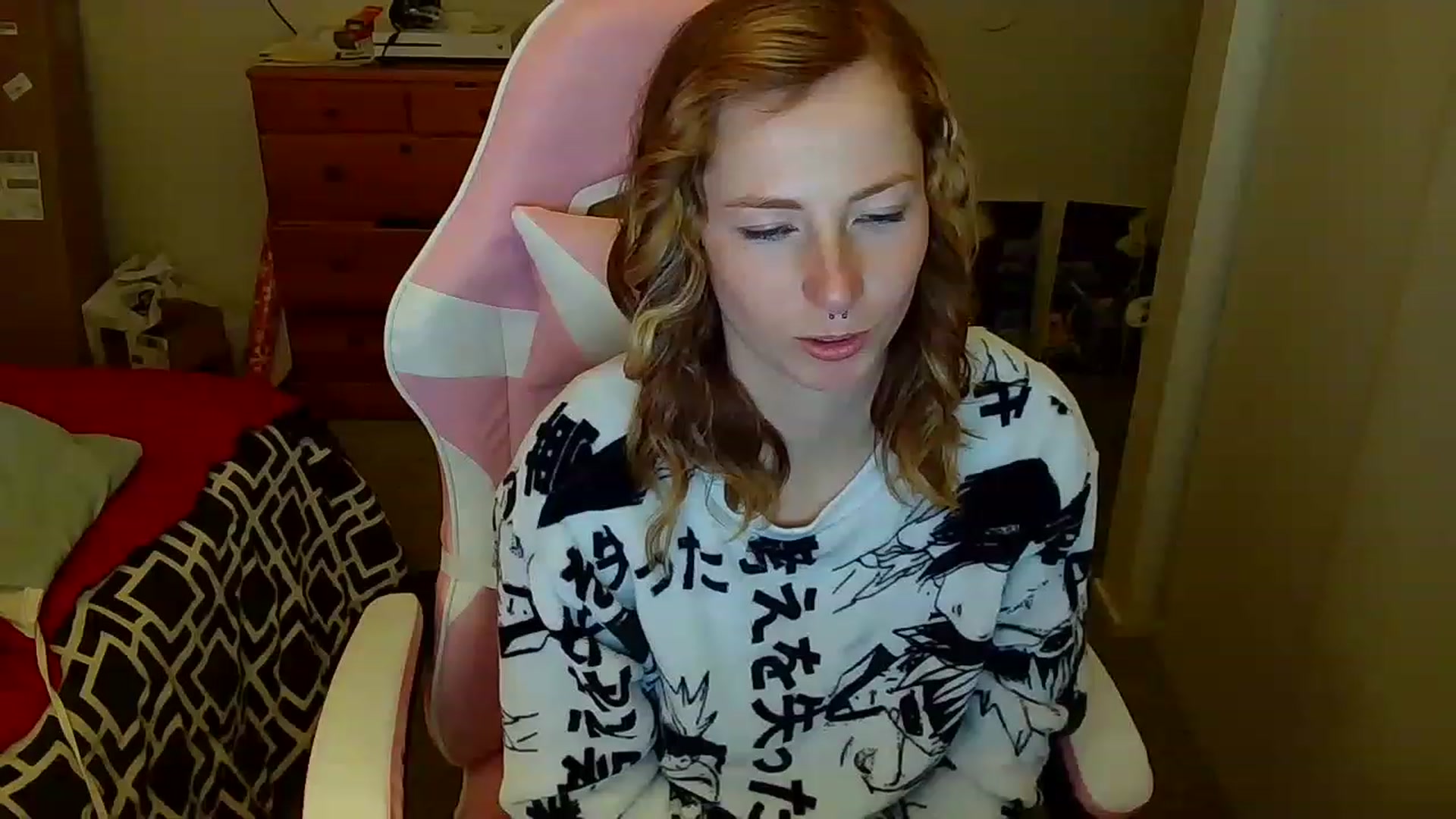 Gallery image thumbnail from Little_Lunar's myfreecams stream on, 12/24/2022, 17:43 image 13 of 20