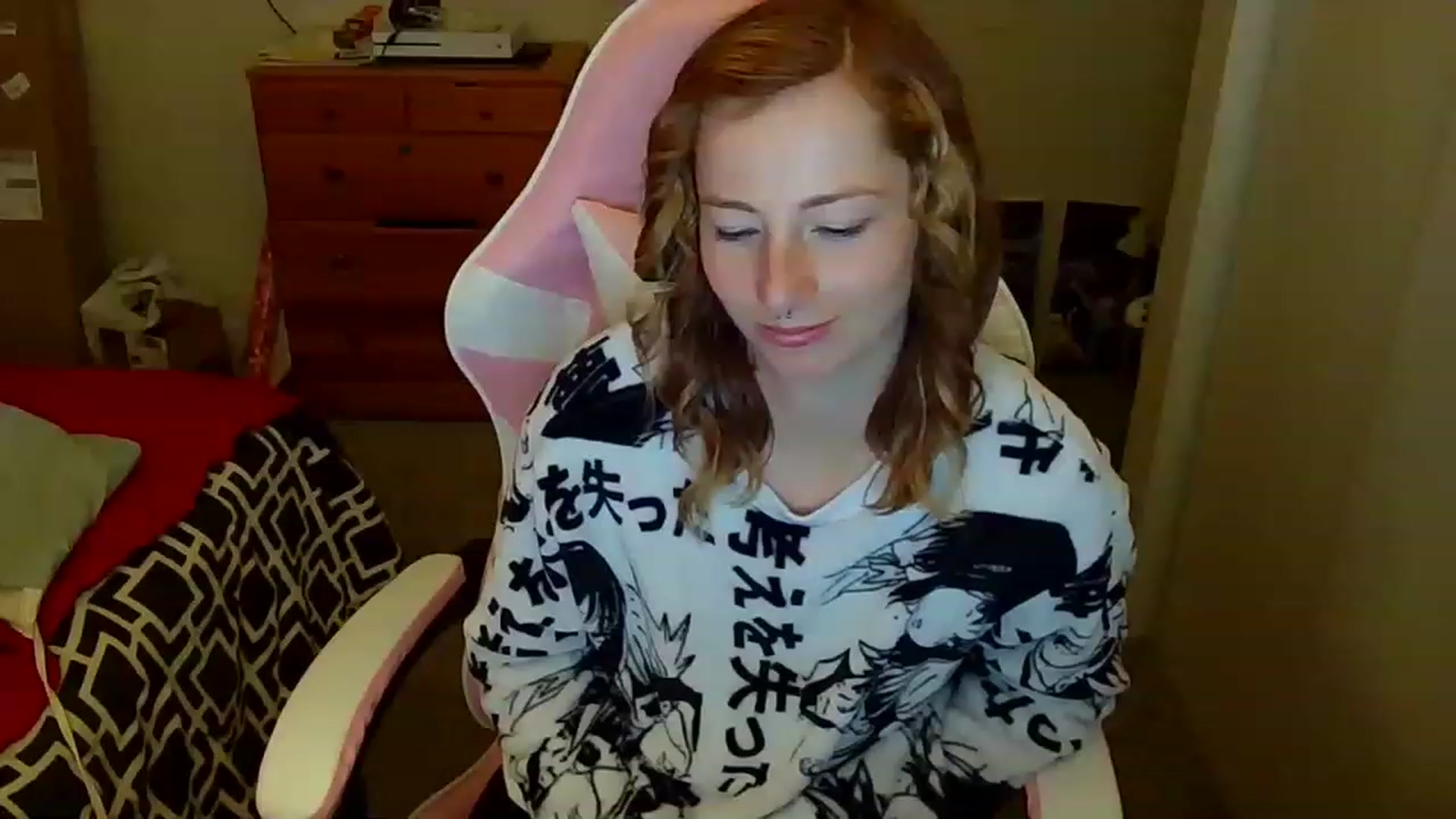 Gallery image thumbnail from Little_Lunar's myfreecams stream on, 12/24/2022, 17:43 image 3 of 20