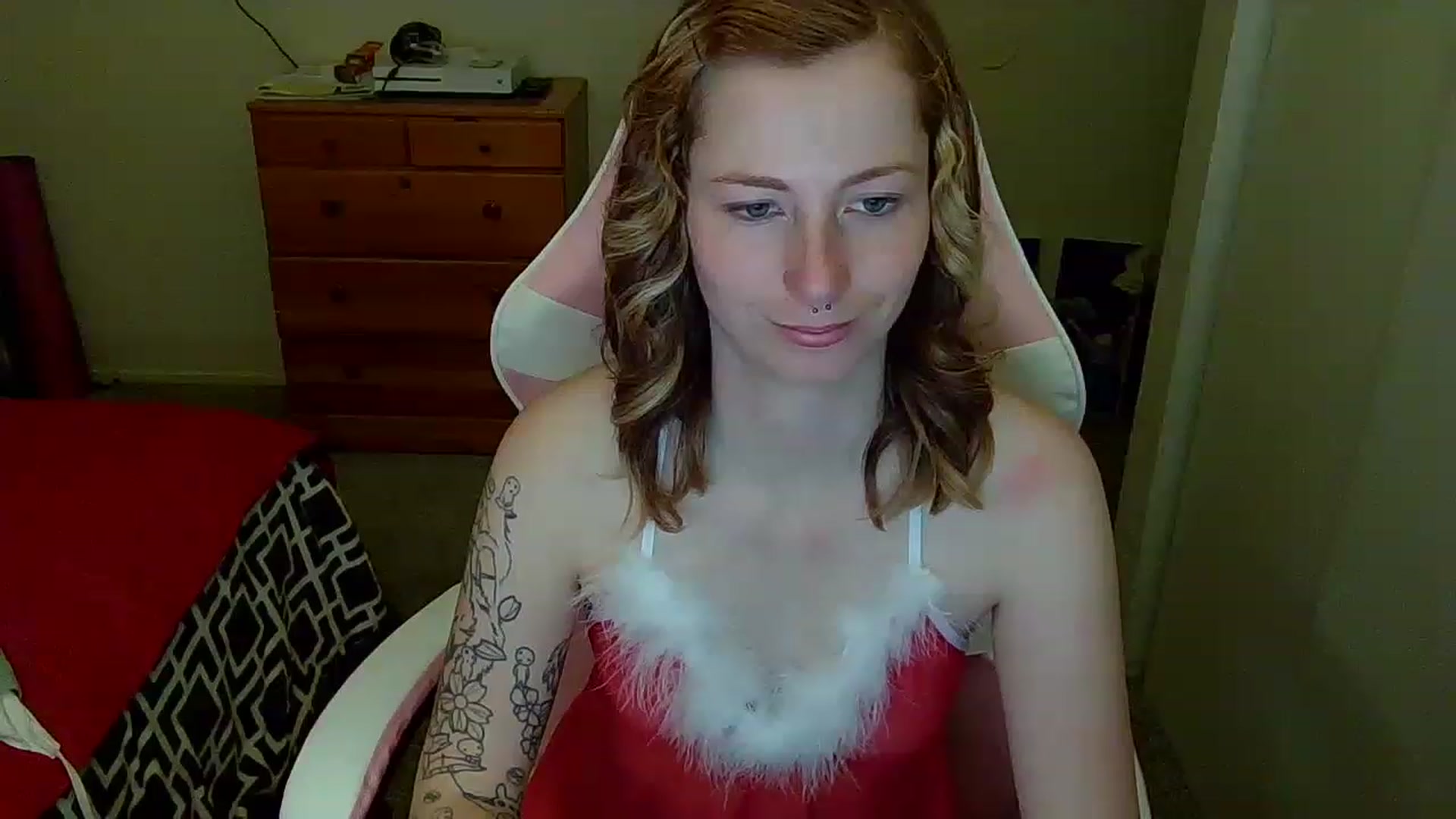Gallery image thumbnail from Little_Lunar's myfreecams stream on, 12/26/2022, 06:00 image 15 of 20