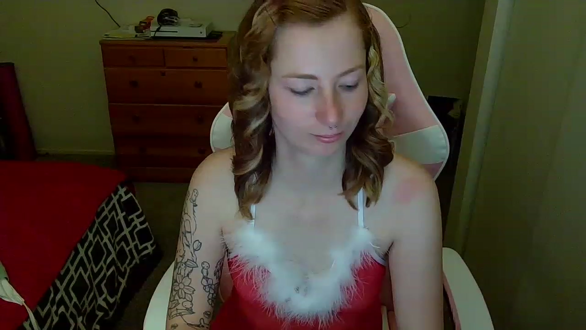Gallery image thumbnail from Little_Lunar's myfreecams stream on, 12/26/2022, 06:00 image 6 of 20