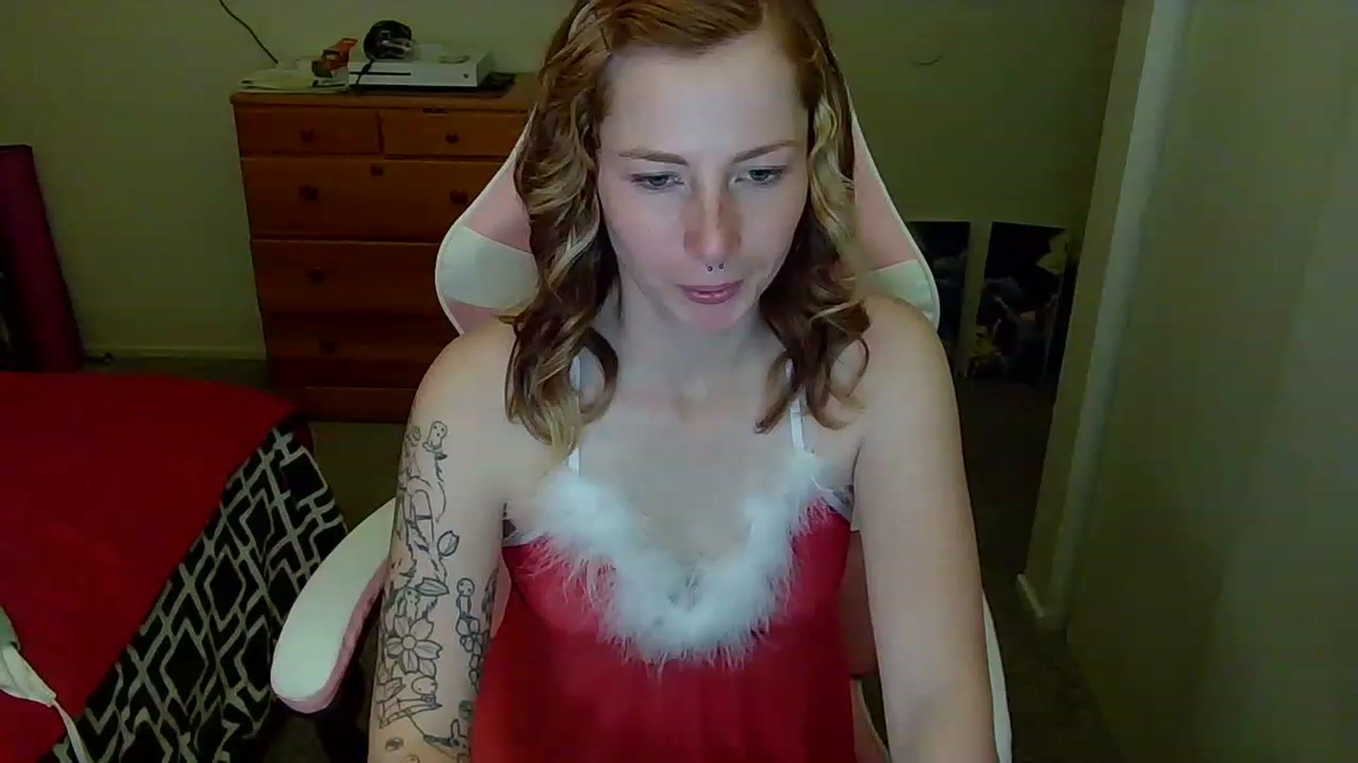 Gallery image thumbnail from Little_Lunar's myfreecams stream on, 12/26/2022, 06:00 image 20 of 20