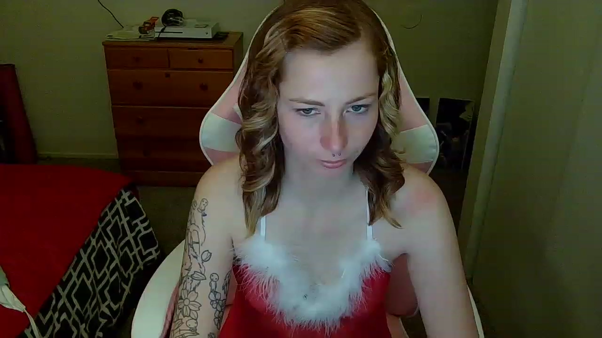 Gallery image thumbnail from Little_Lunar's myfreecams stream on, 12/26/2022, 06:00 image 1 of 20