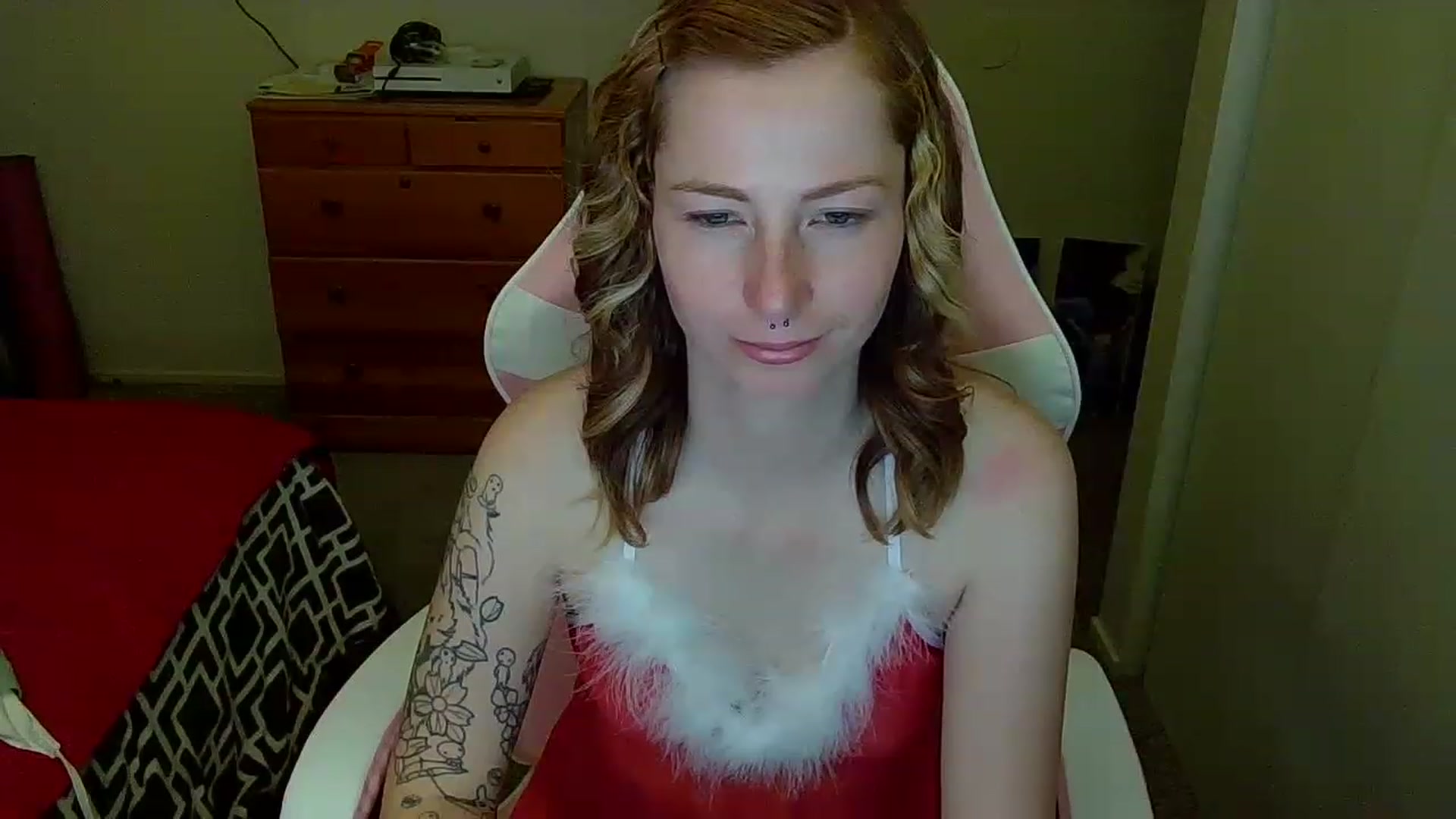 Gallery image thumbnail from Little_Lunar's myfreecams stream on, 12/26/2022, 06:00 image 13 of 20