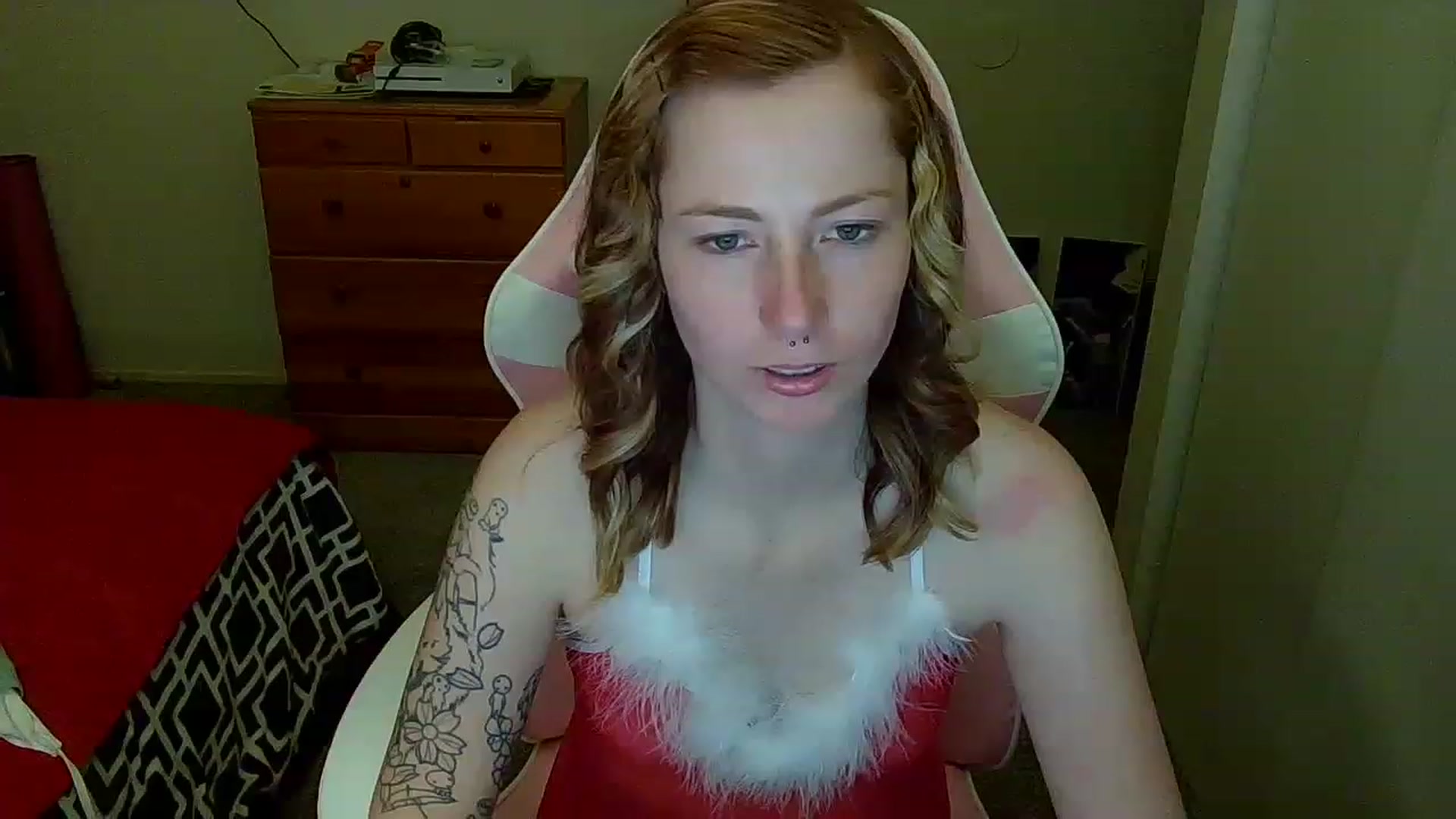Gallery image thumbnail from Little_Lunar's myfreecams stream on, 12/26/2022, 06:00 image 4 of 20