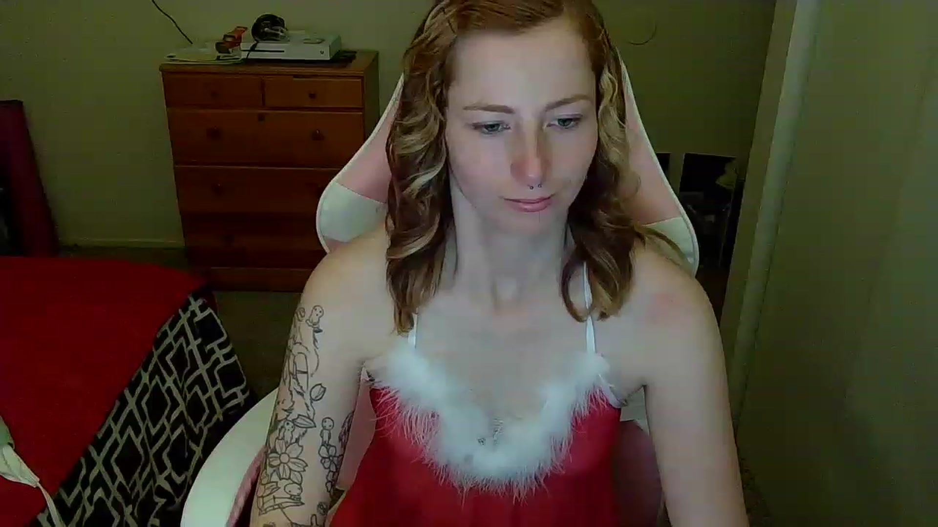Gallery image thumbnail from Little_Lunar's myfreecams stream on, 12/26/2022, 06:00 image 16 of 20