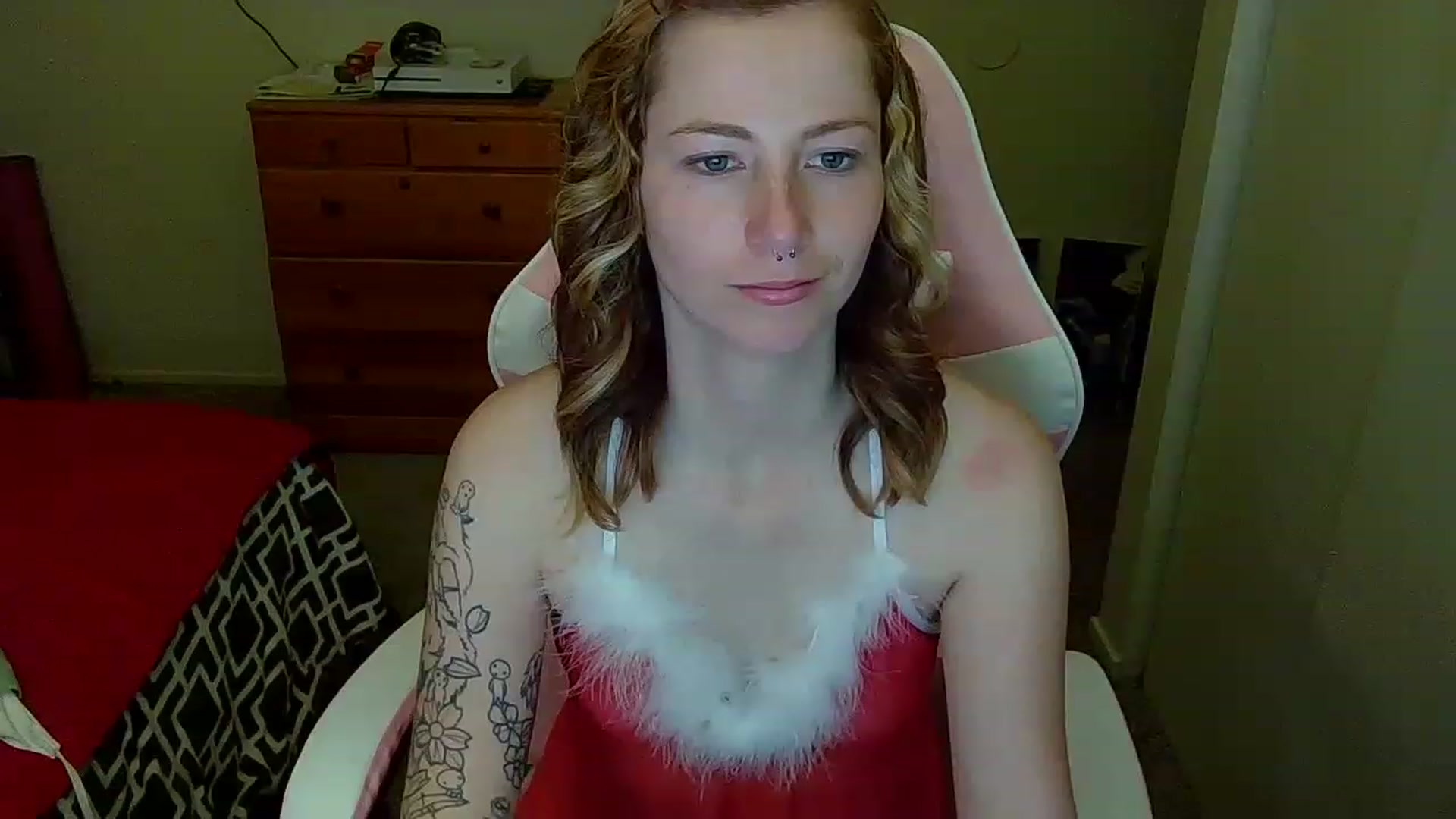Gallery image thumbnail from Little_Lunar's myfreecams stream on, 12/26/2022, 06:00 image 14 of 20