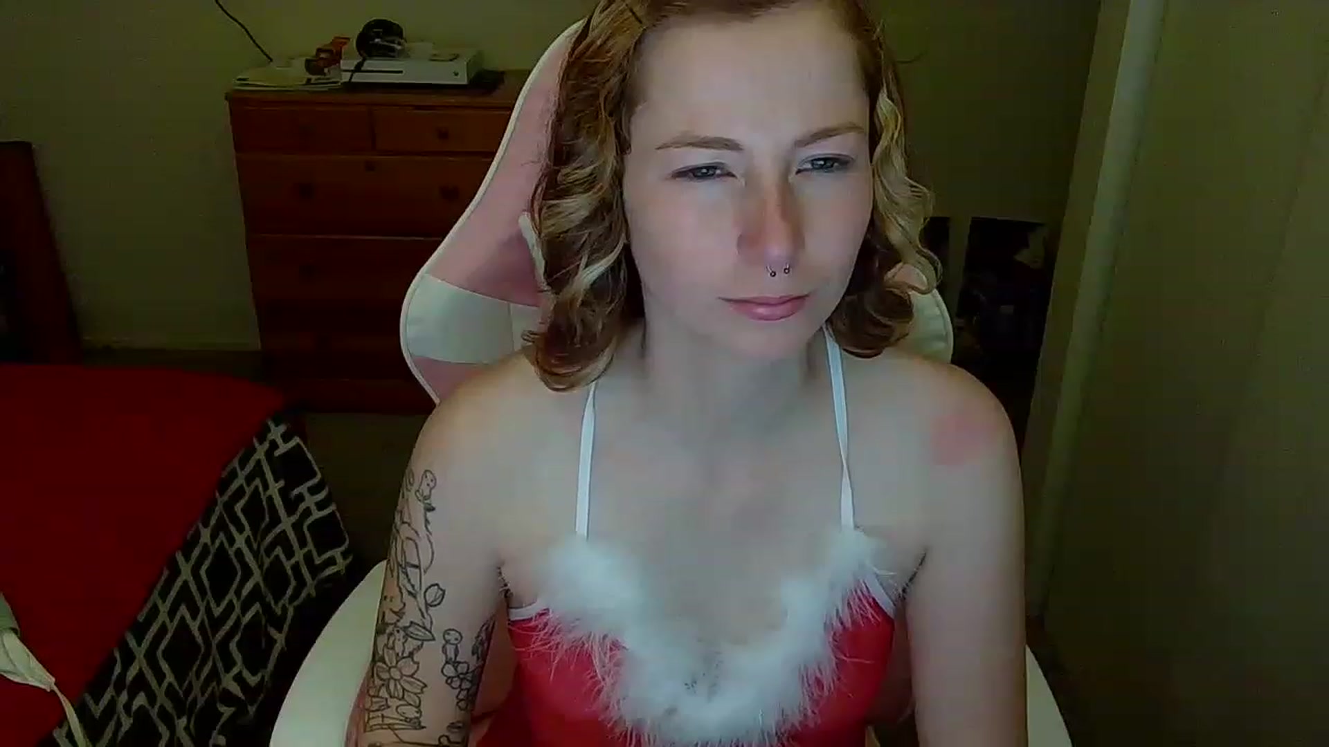 Gallery image thumbnail from Little_Lunar's myfreecams stream on, 12/26/2022, 06:00 image 7 of 20