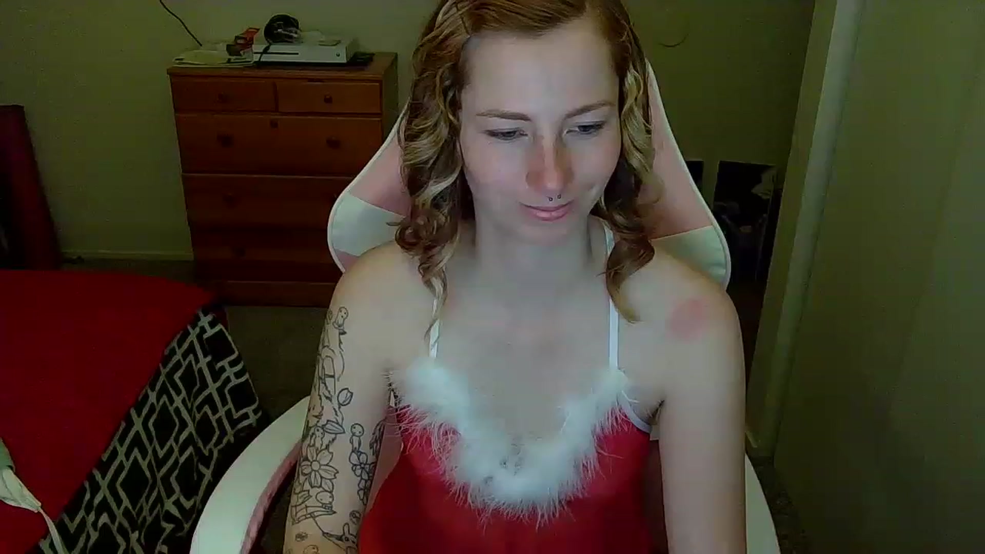 Gallery image thumbnail from Little_Lunar's myfreecams stream on, 12/26/2022, 06:00 image 10 of 20