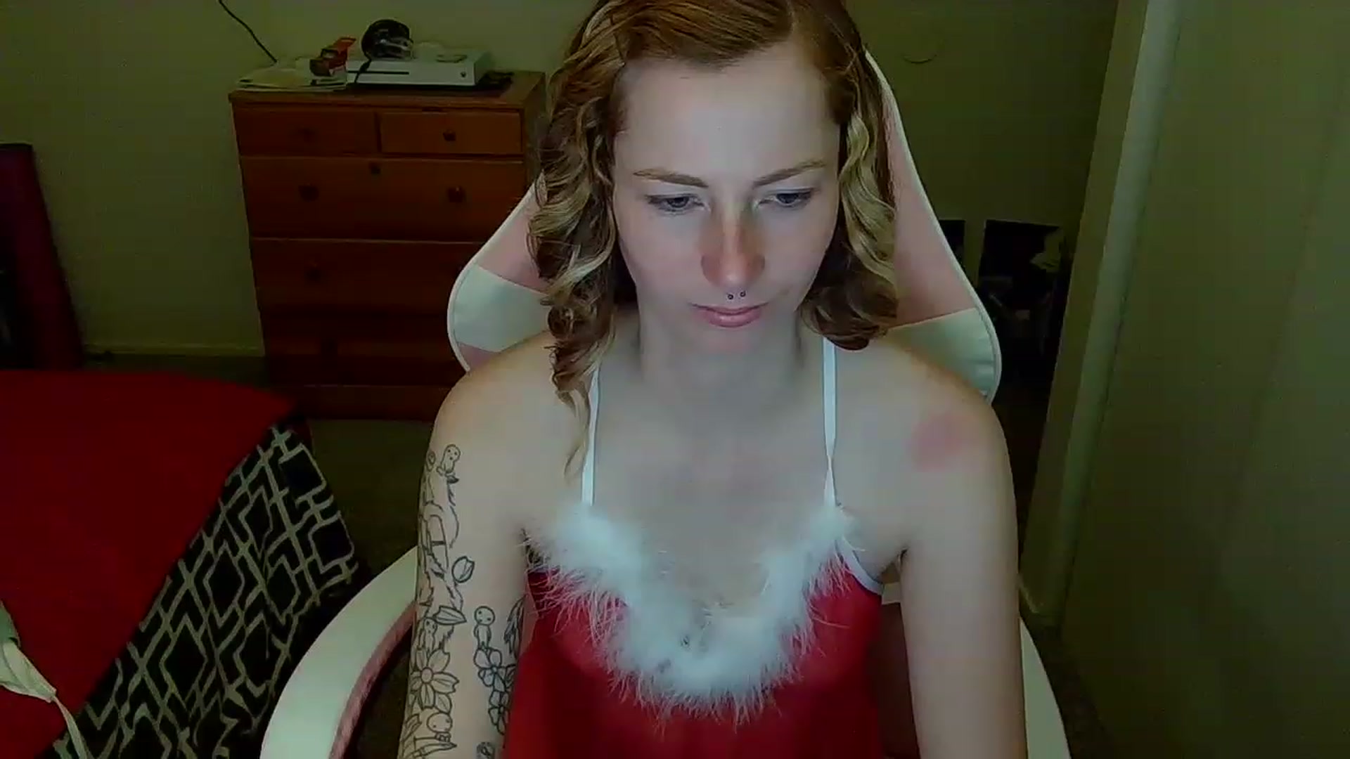 Gallery image thumbnail from Little_Lunar's myfreecams stream on, 12/26/2022, 06:00 image 8 of 20