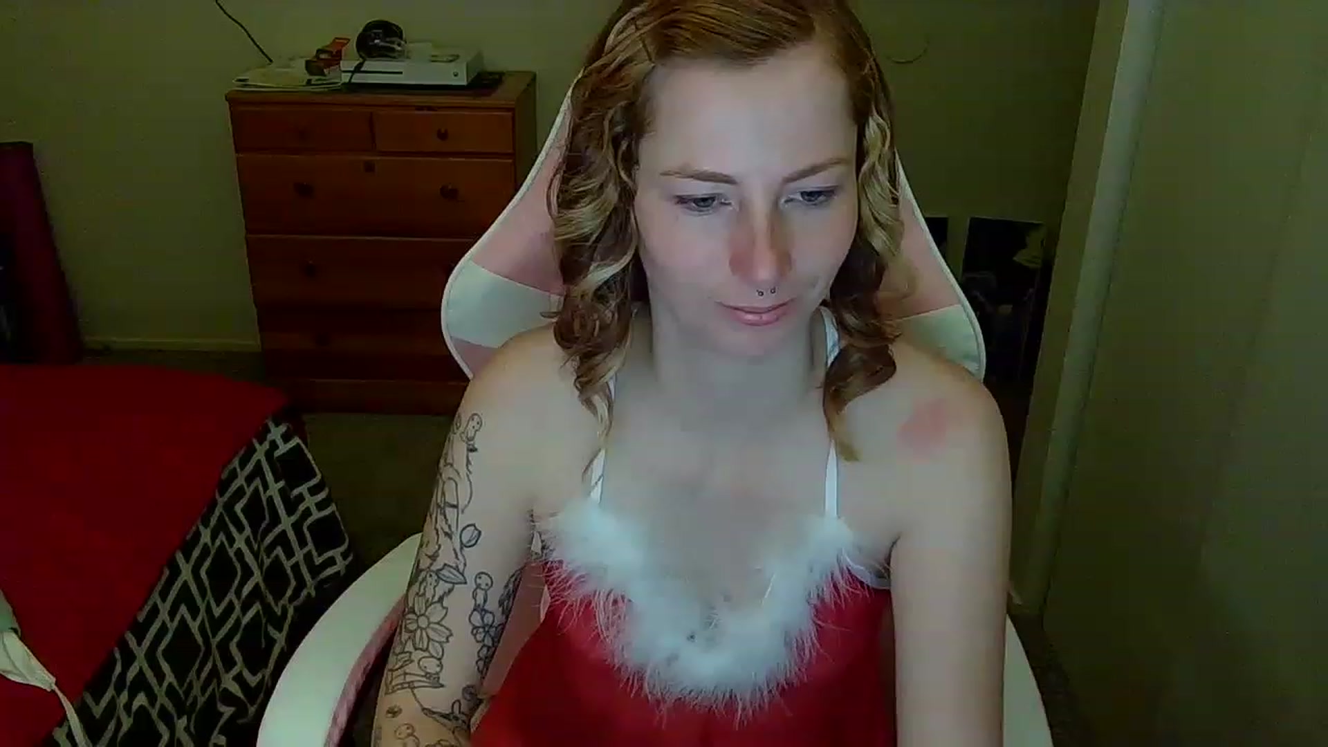 Gallery image thumbnail from Little_Lunar's myfreecams stream on, 12/26/2022, 06:00 image 9 of 20