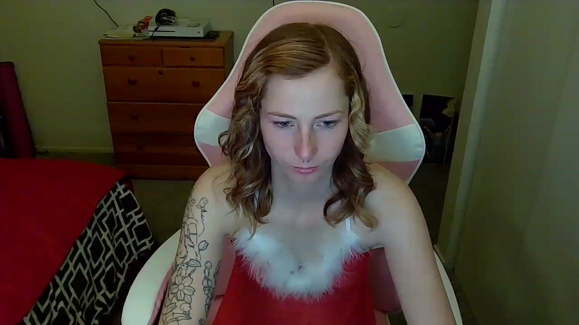 Gallery image thumbnail from Little_Lunar's myfreecams stream on, 12/26/2022, 07:32 image 20 of 20